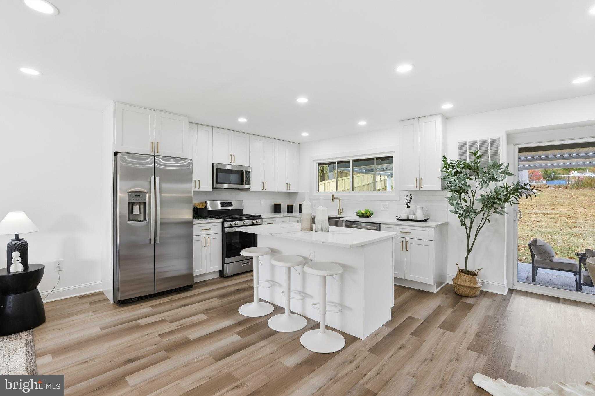 13801 Lionel Ln photo 3