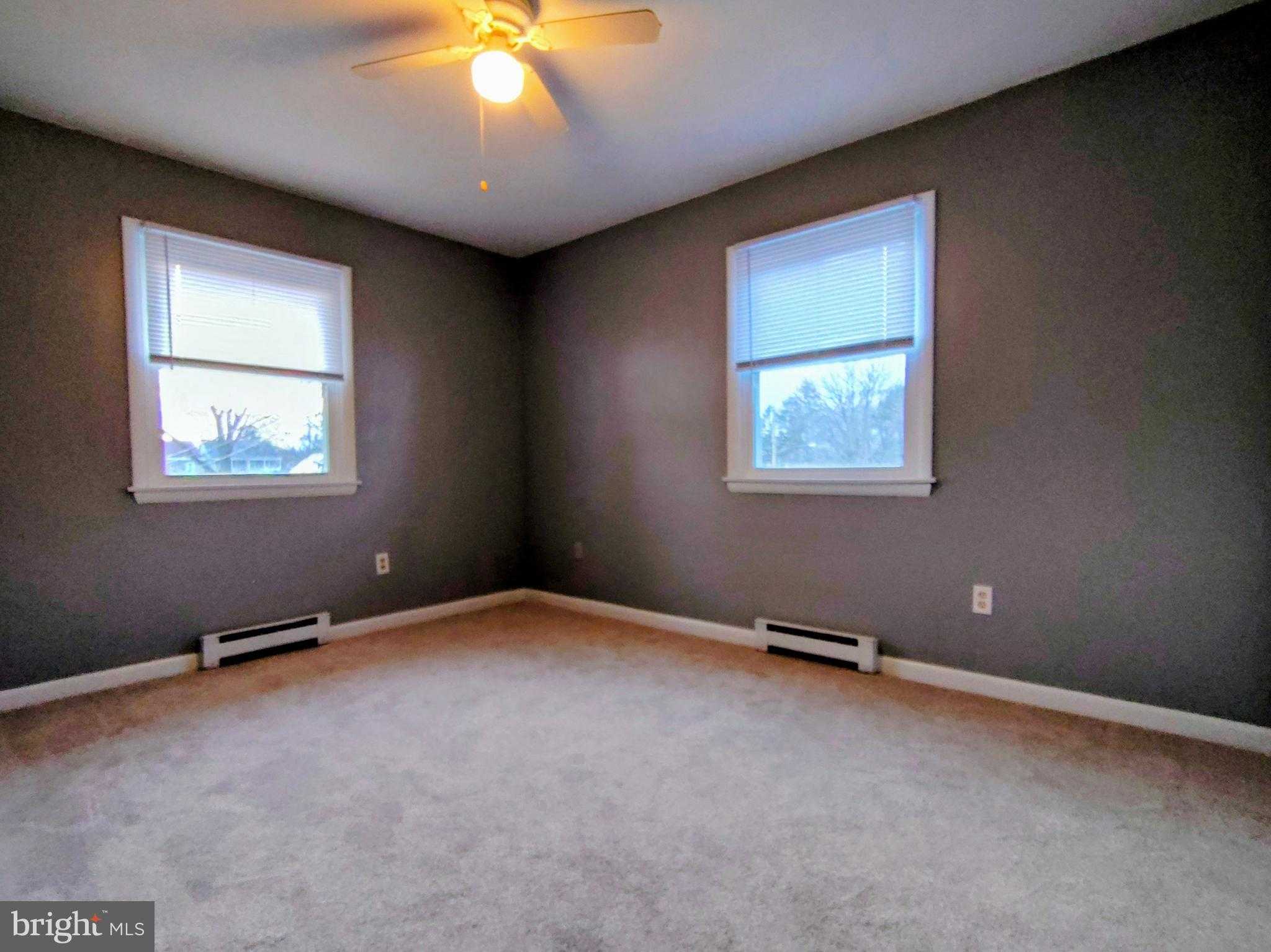 827 S Locust St photo 14