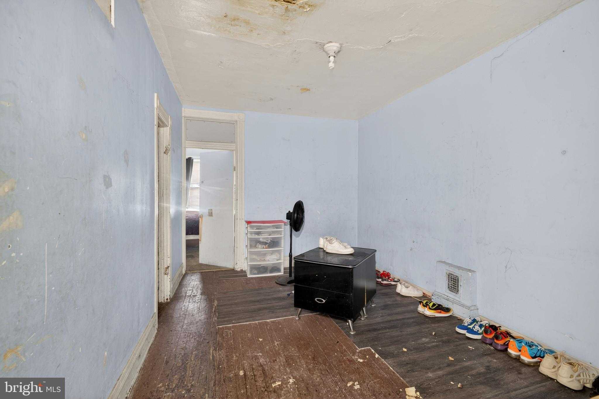 2221 W Fayette St photo 13