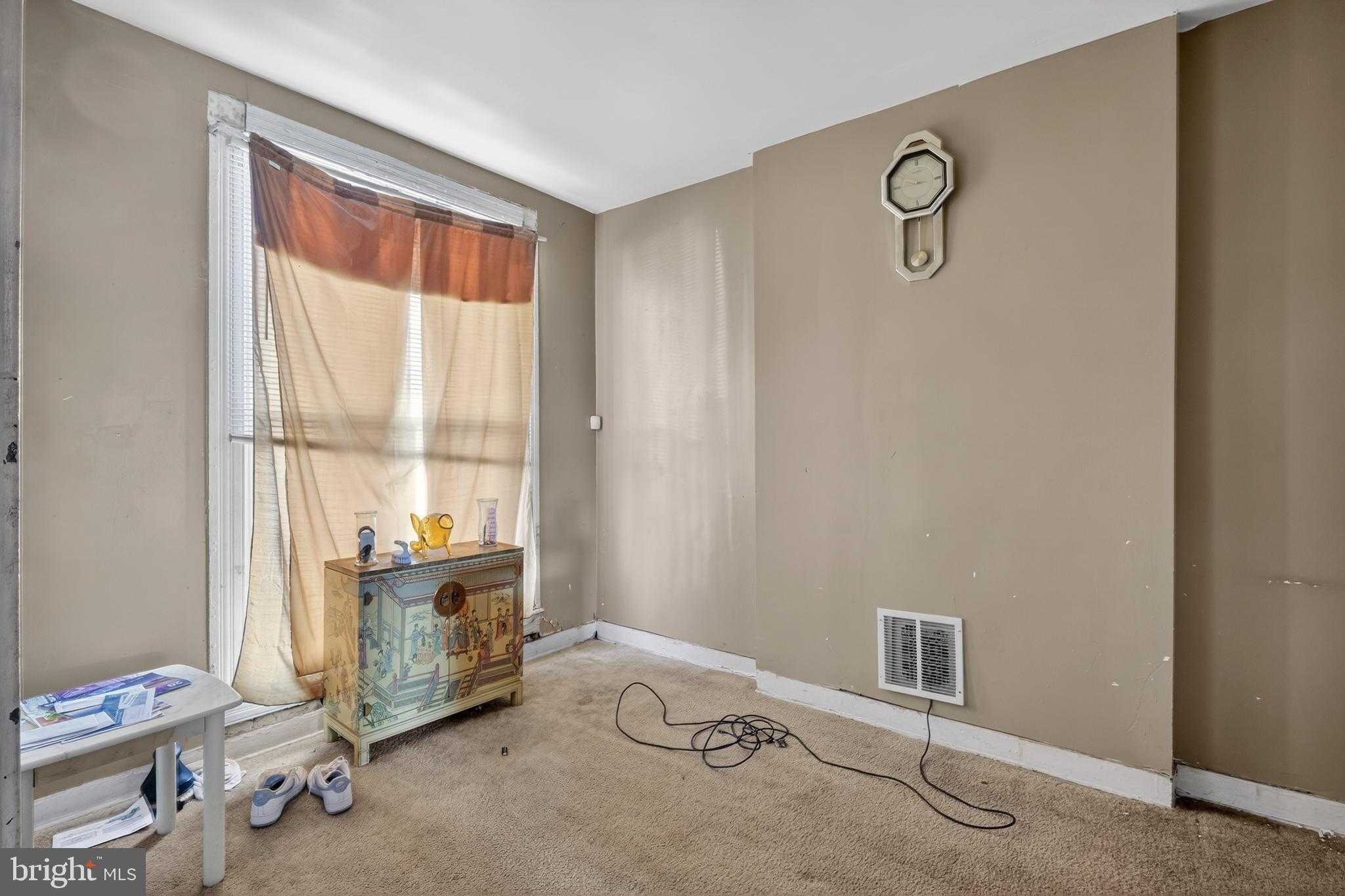 2221 W Fayette St photo 2