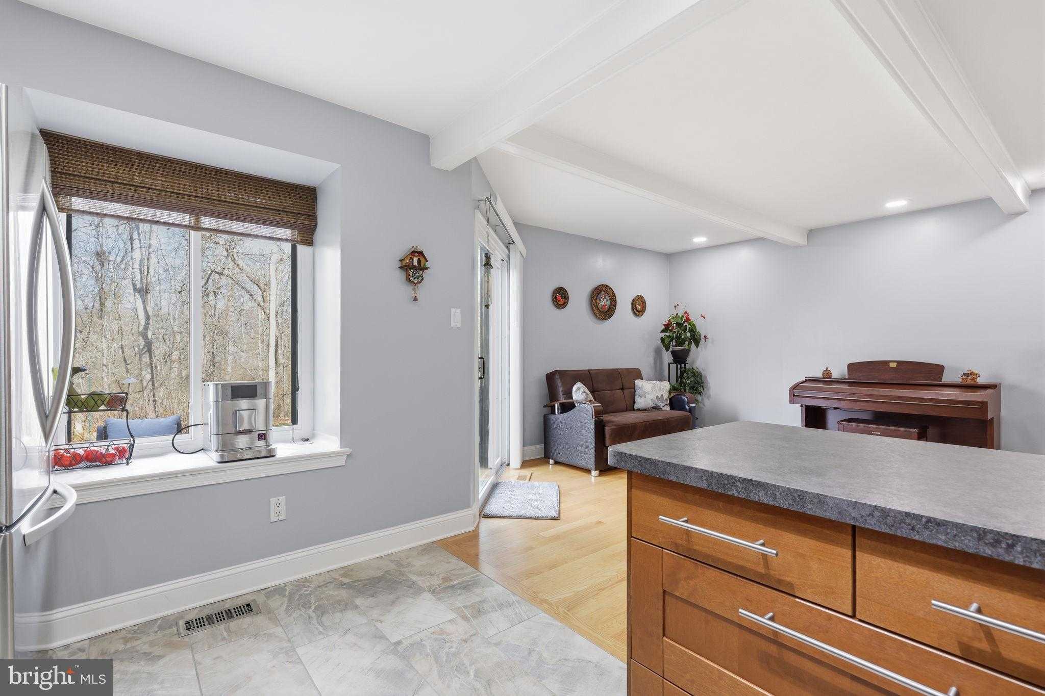 2125 Weybridge Cmn photo 23