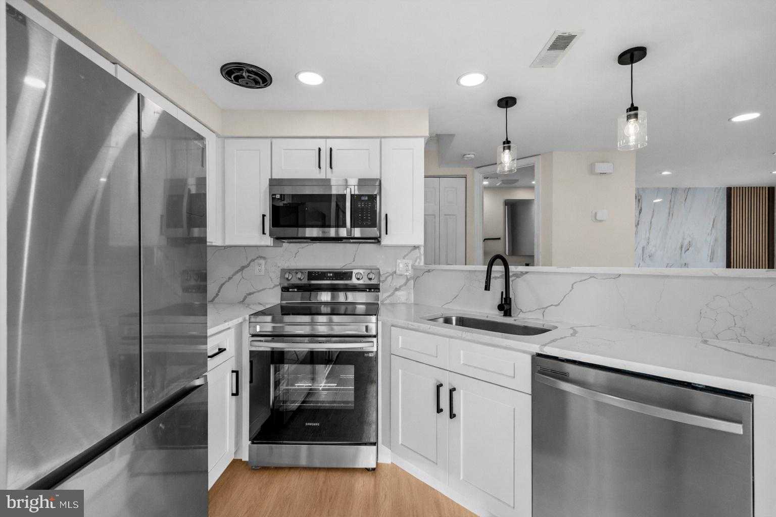 8810 Rustburg Cir photo 16