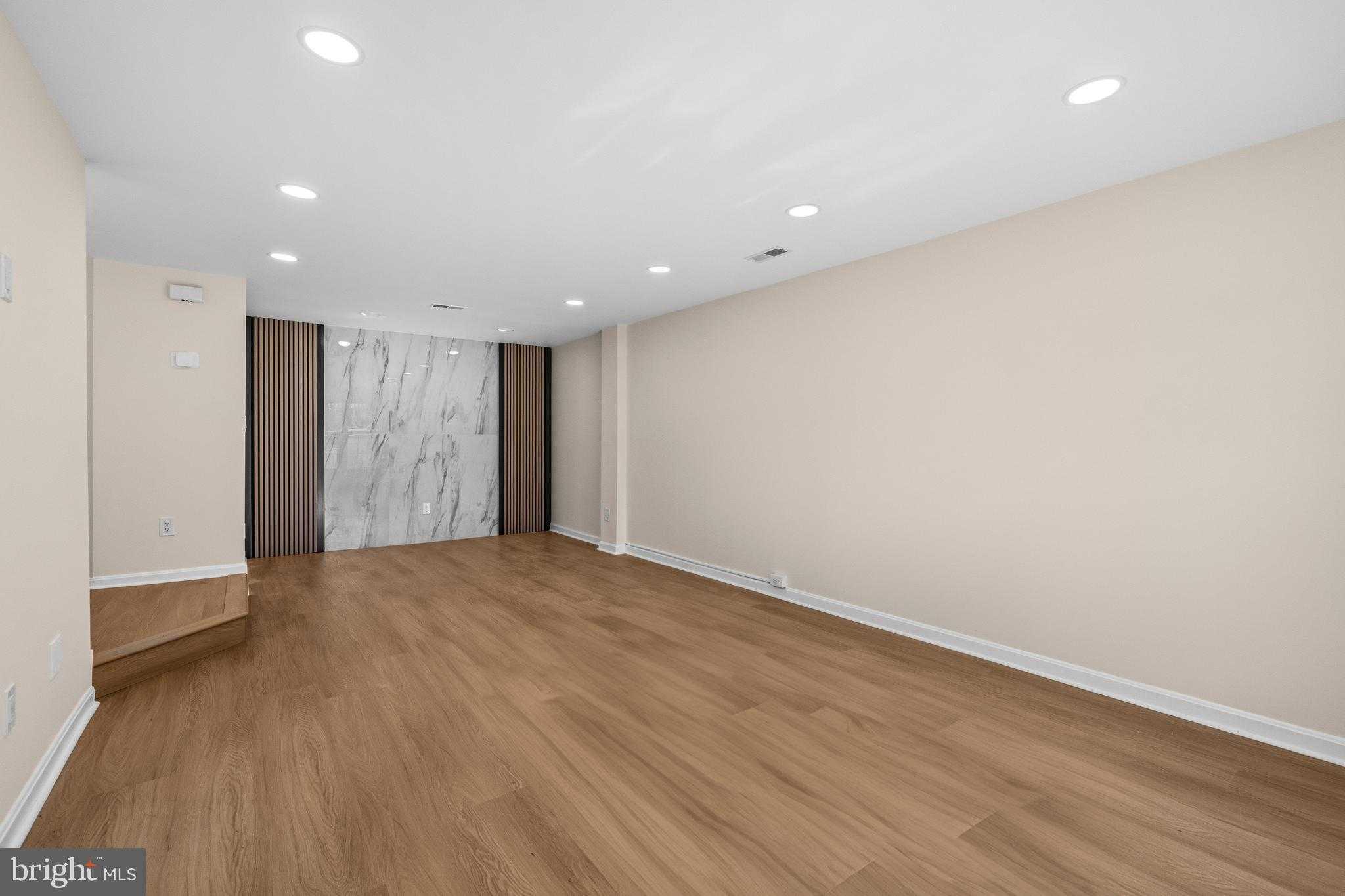 8810 Rustburg Cir photo 4