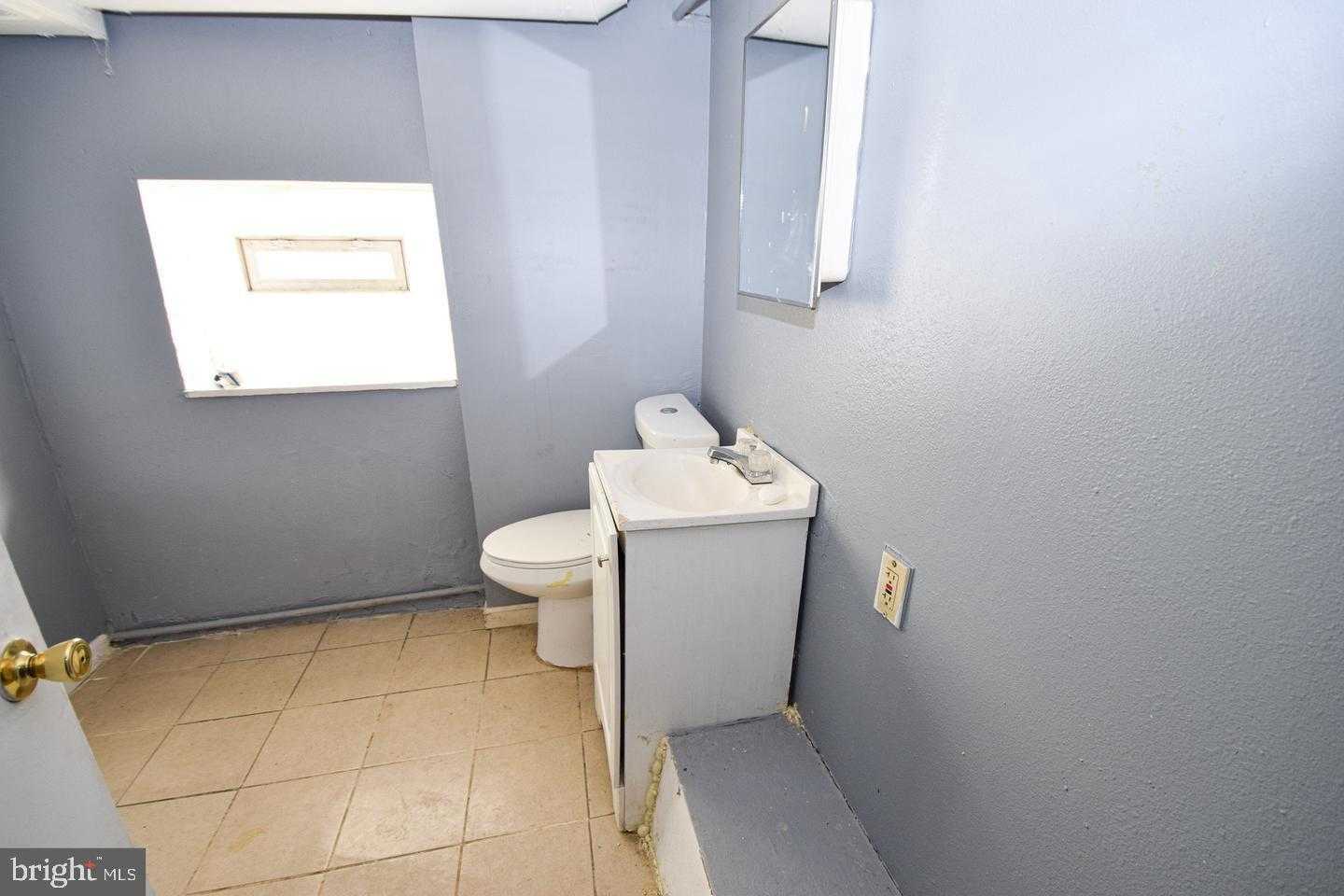 2101 W Baltimore St photo 19