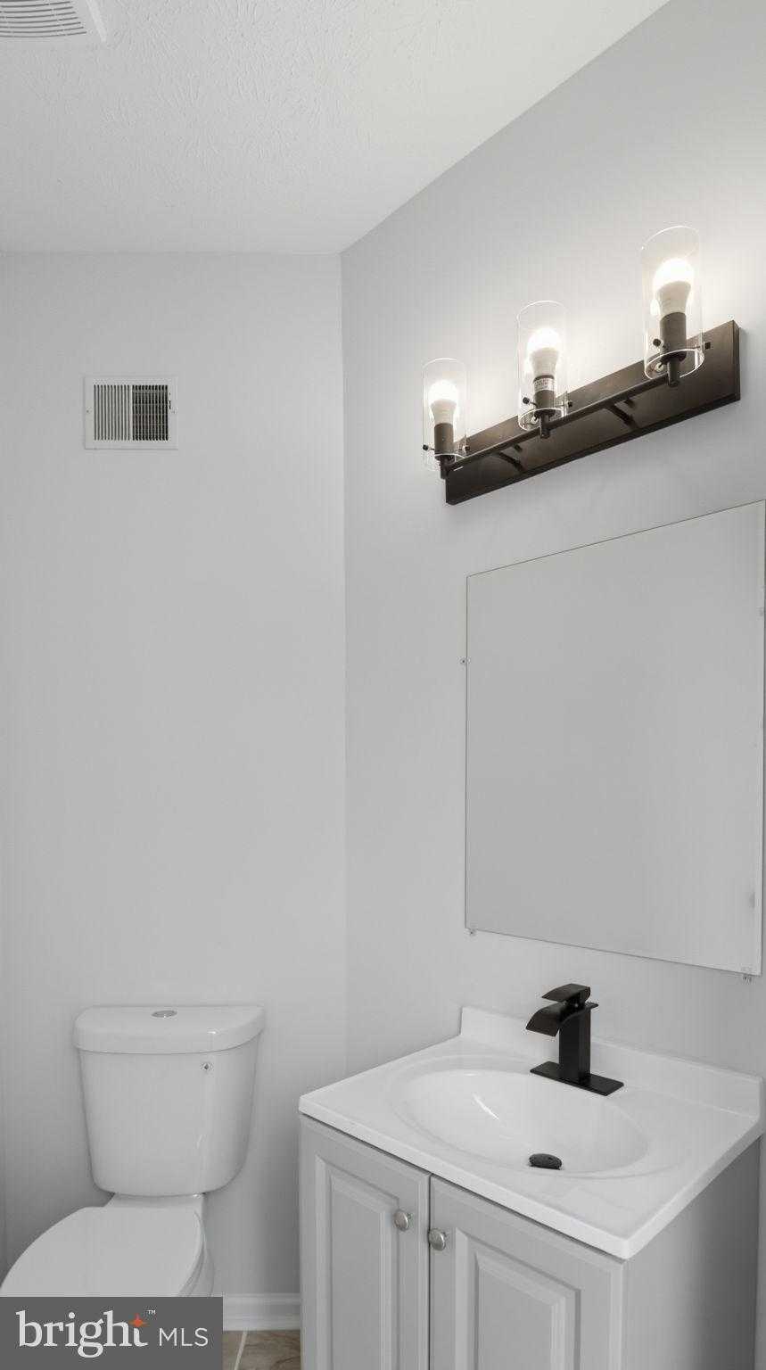 1404 Pangbourne Way photo 12