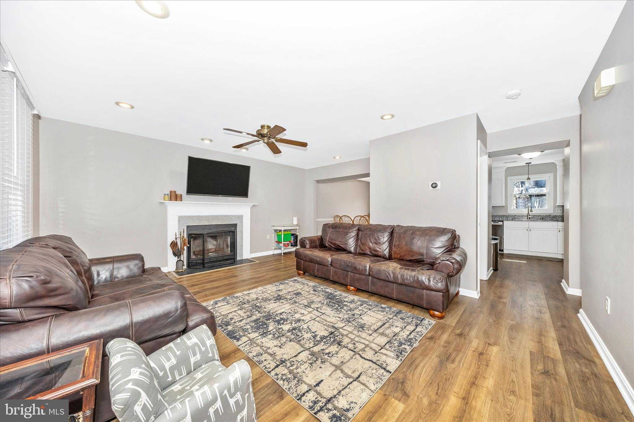 10747 Edgewood CT photo 3