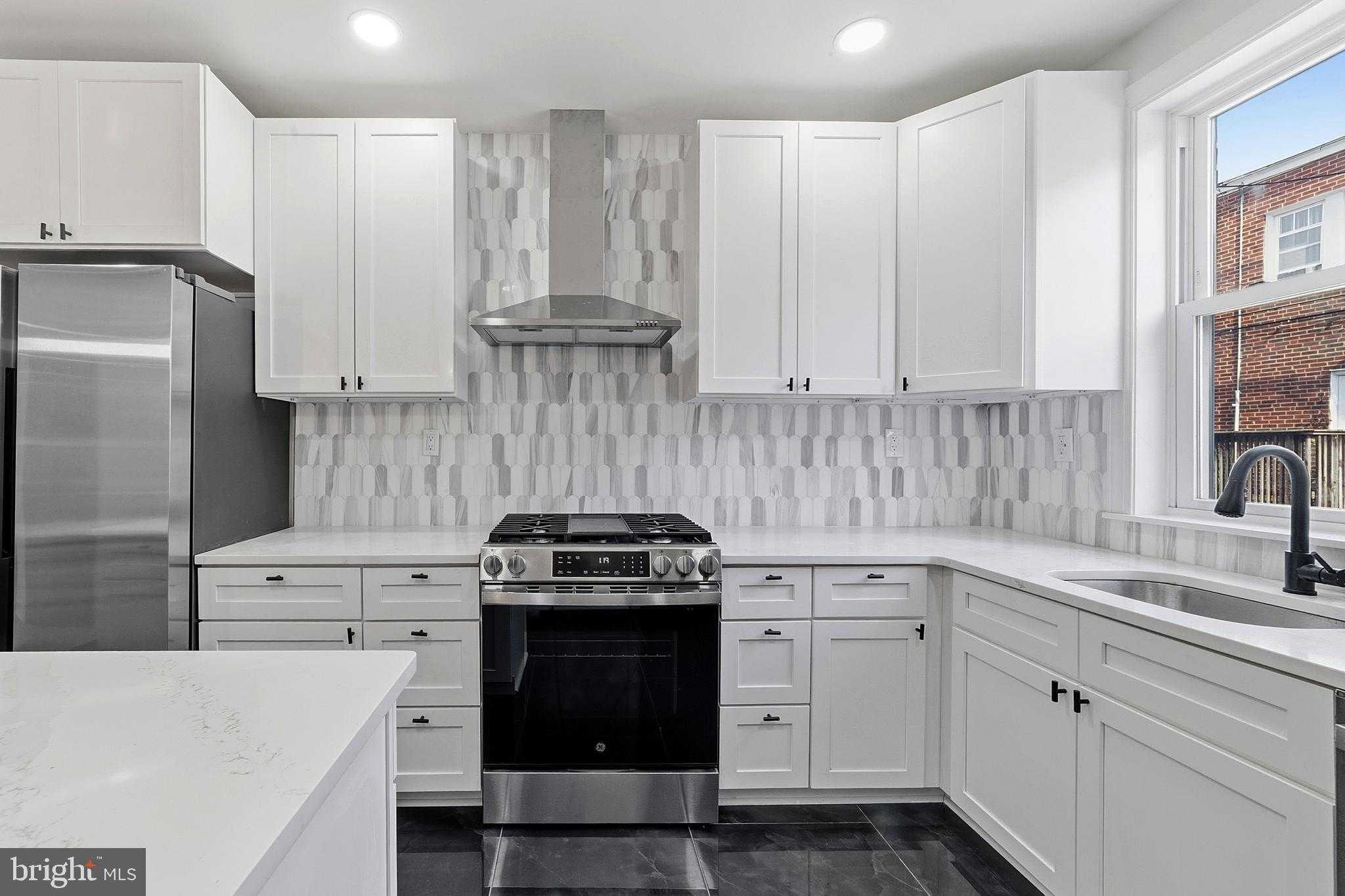 6139 N Franklin St photo 10