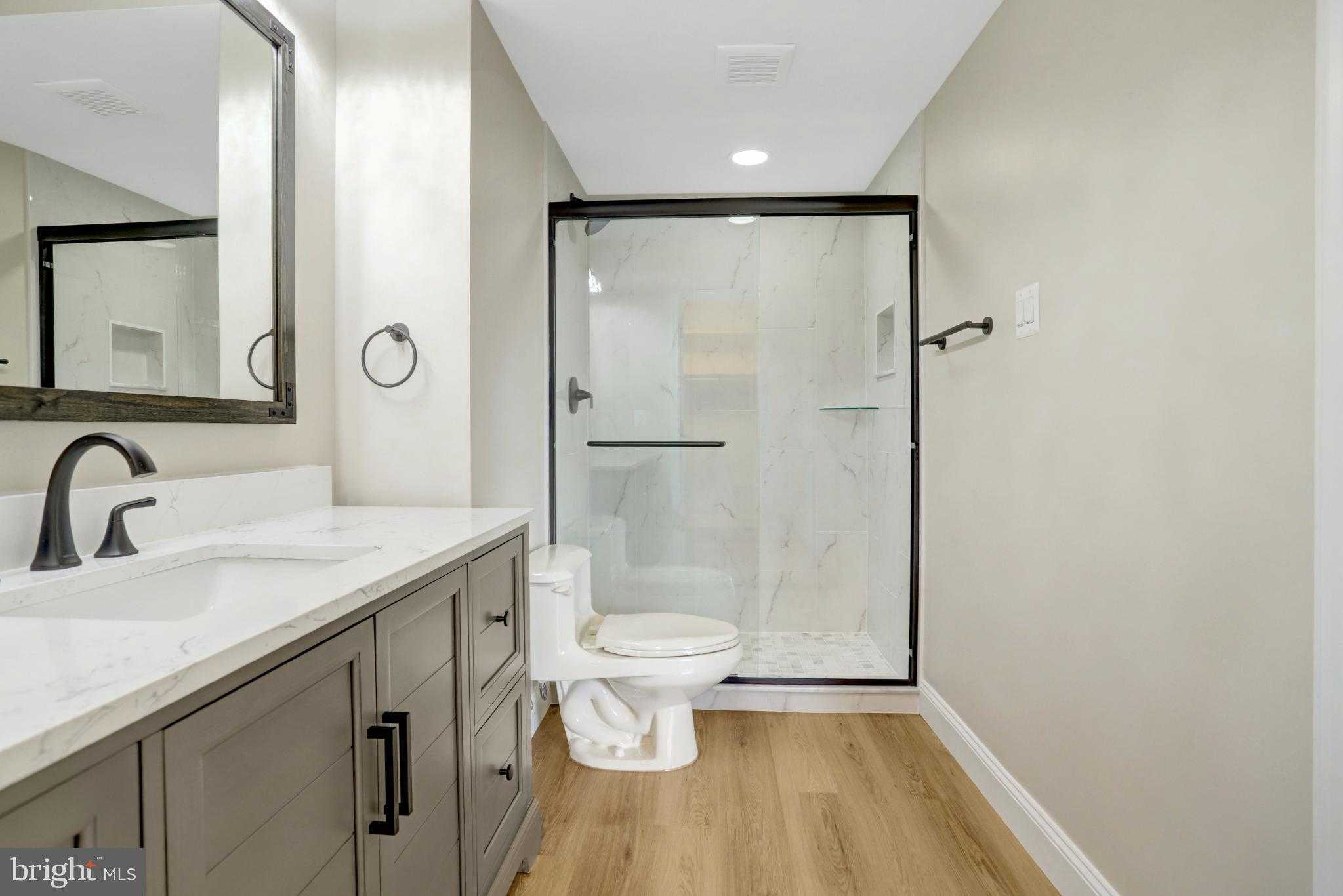 400 Madison St Apt 806 photo 23