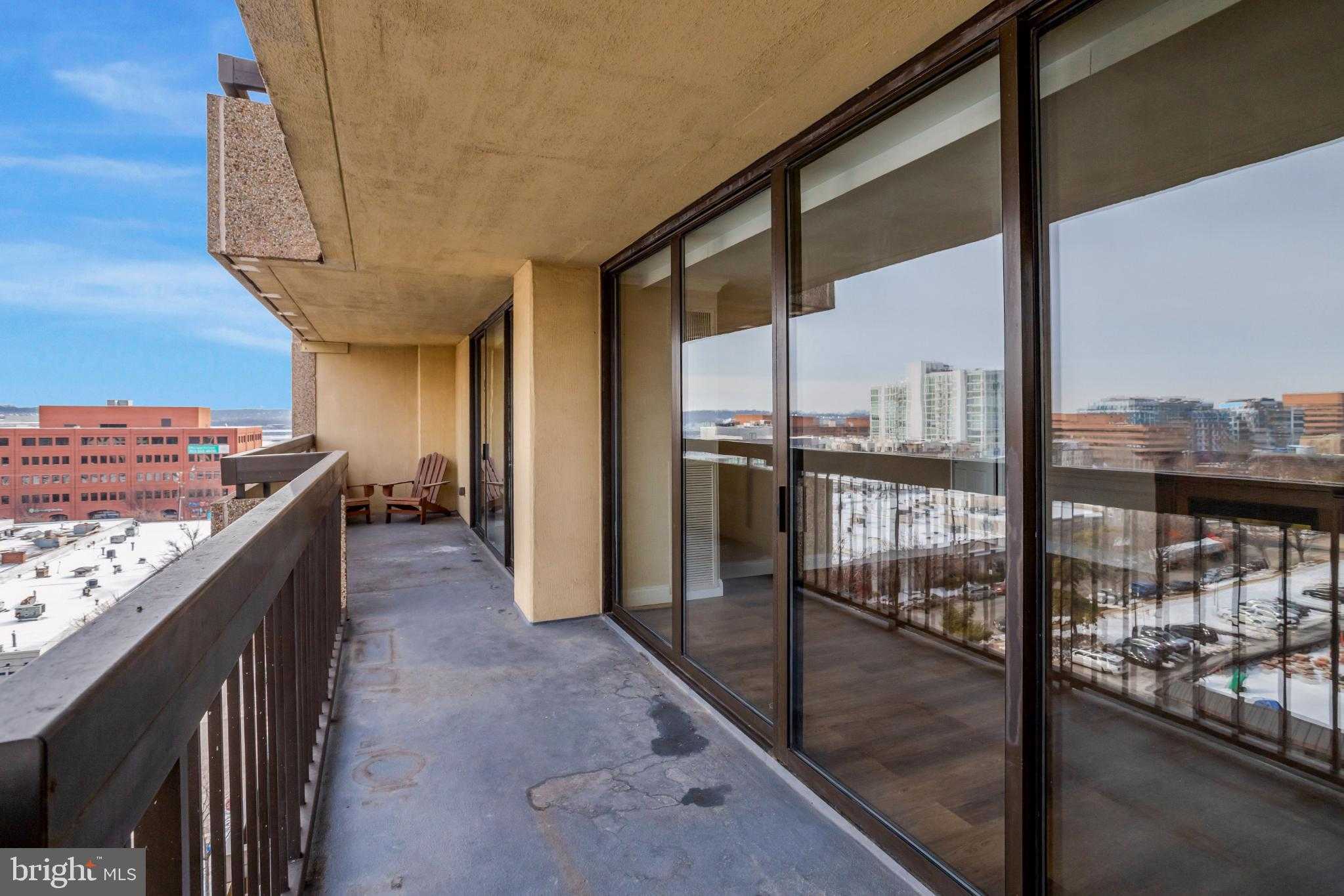 400 Madison St Apt 806 photo 28