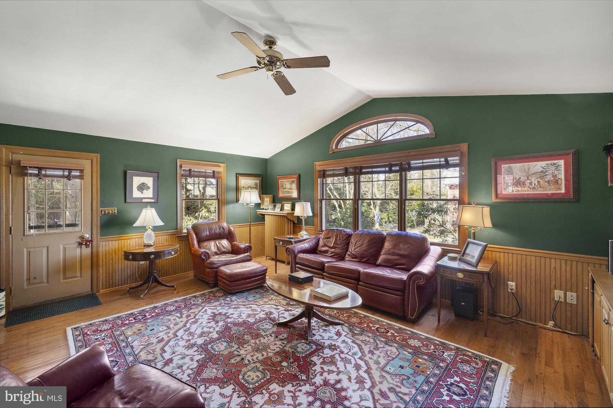 125 W Broadway photo 20