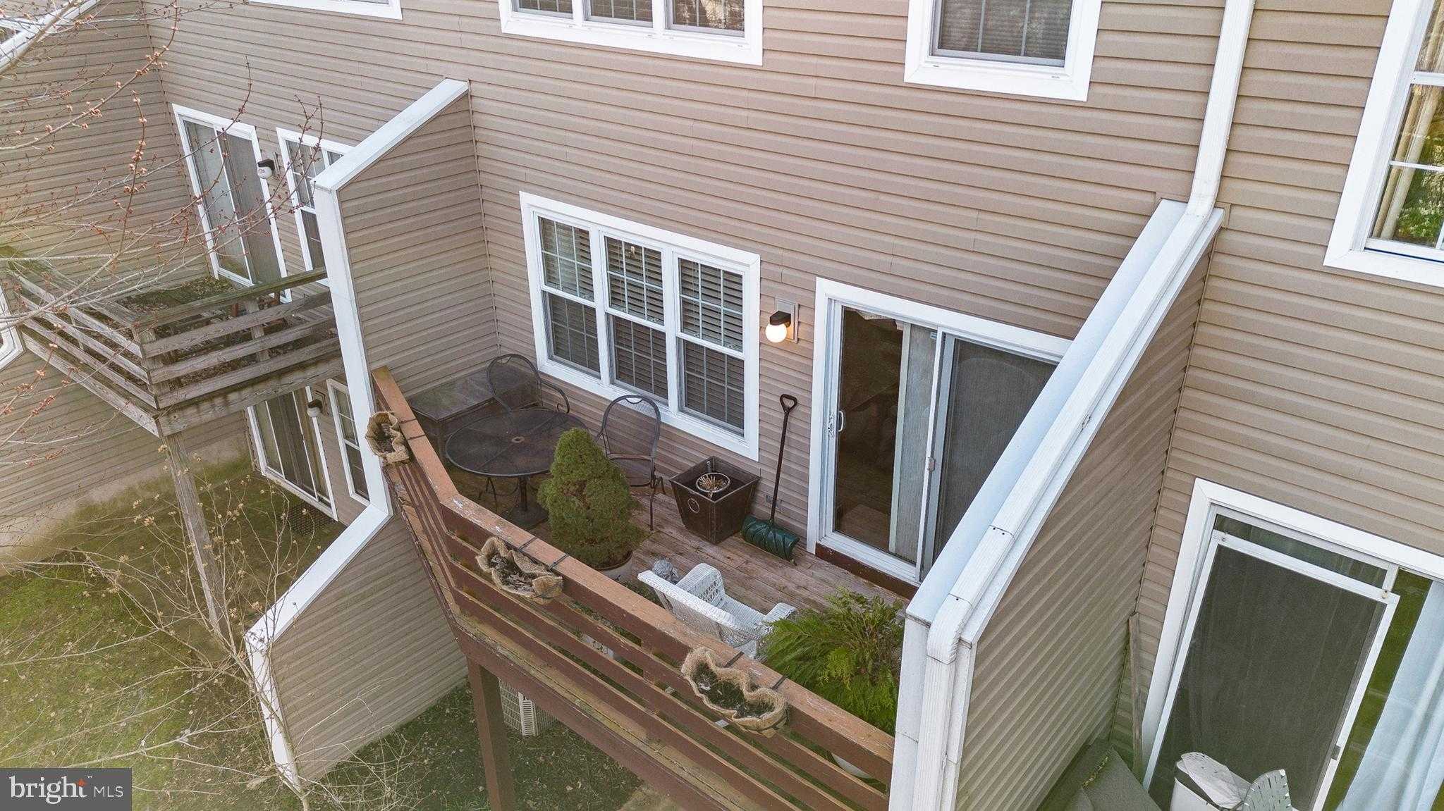 150 Kingswood CT photo 35