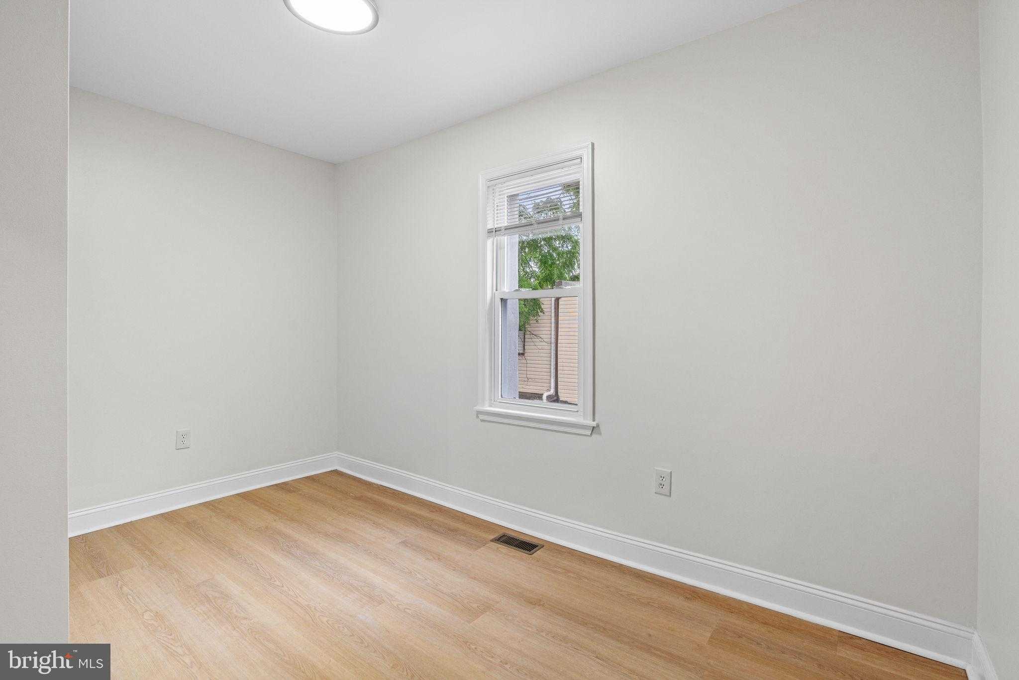 2151 E Stella St photo 16