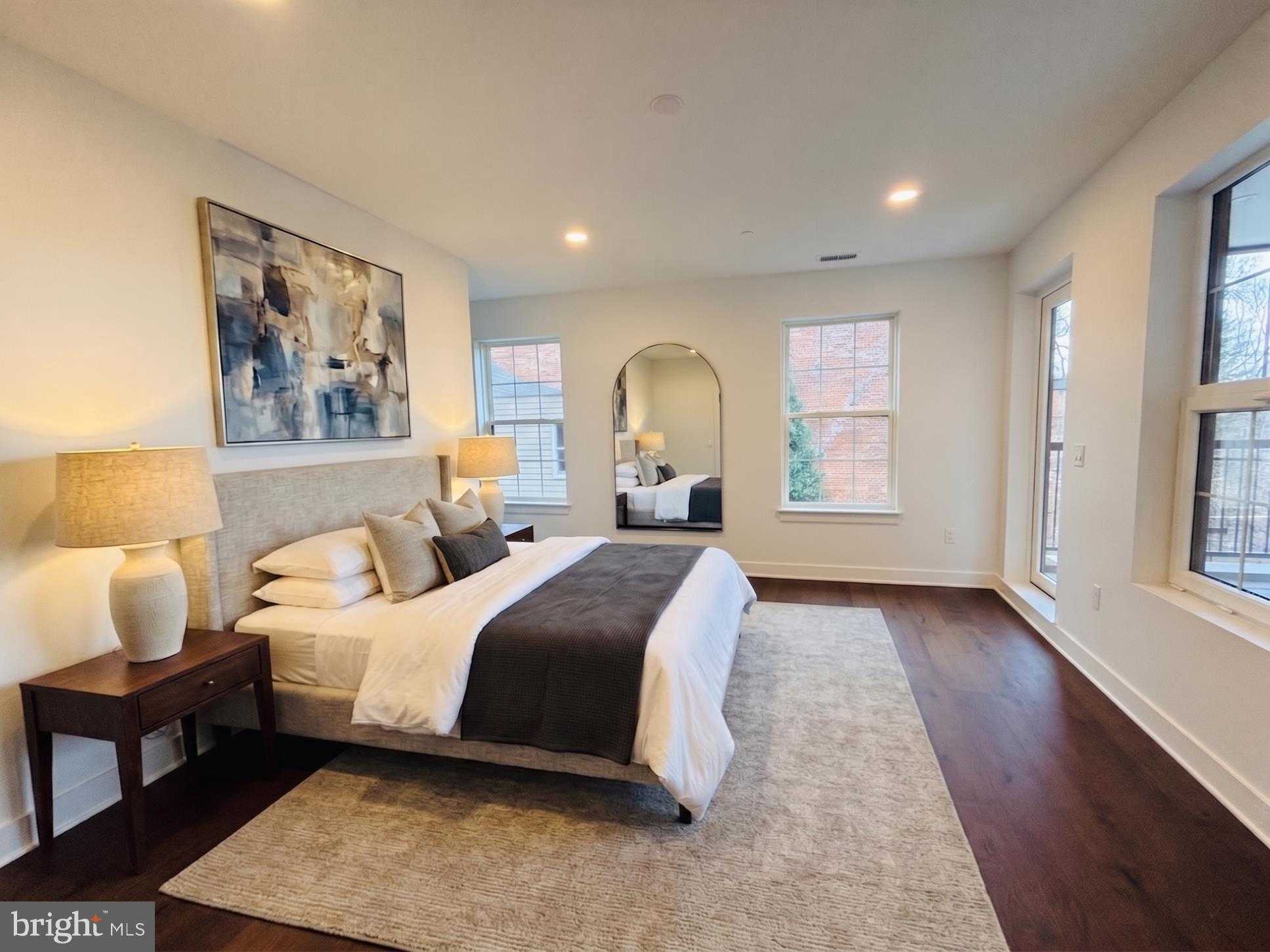 208 E 2nd St photo 7