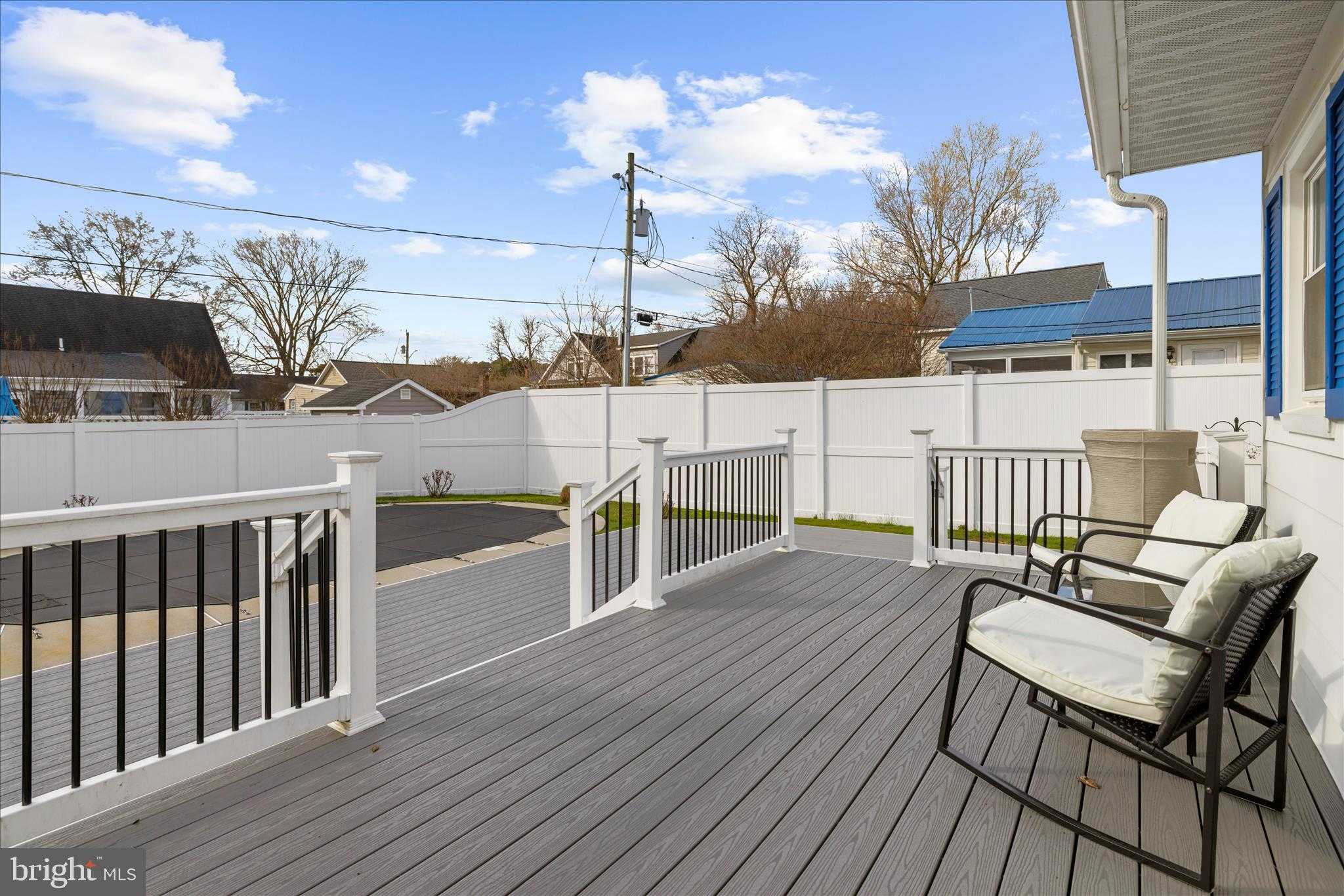 204 E Marengo St photo 38