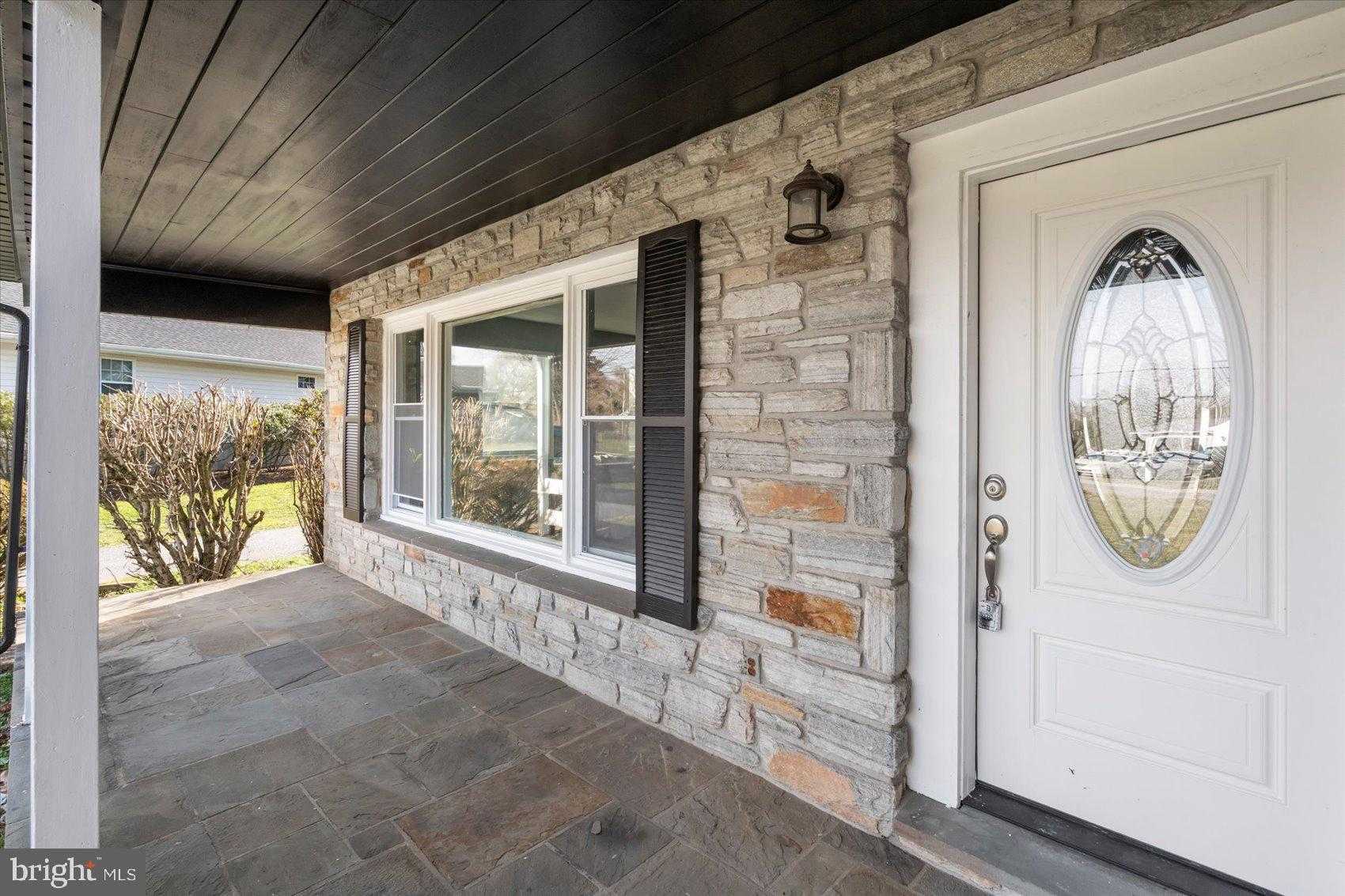 2715 Waldor Dr photo 2