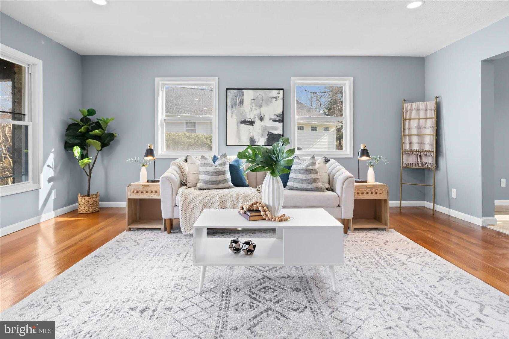 2715 Waldor Dr photo 4