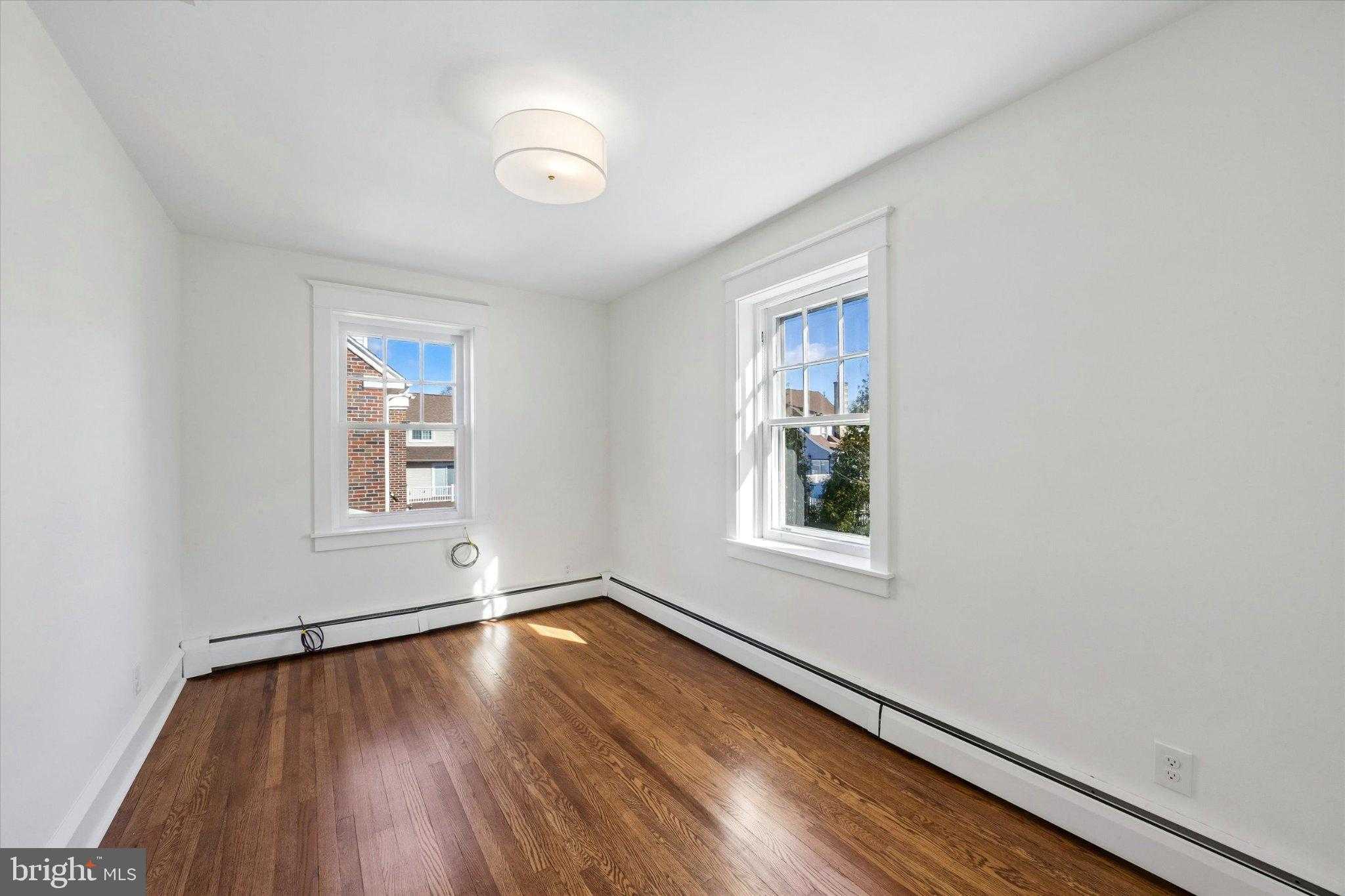 919 Lindale Ave photo 18