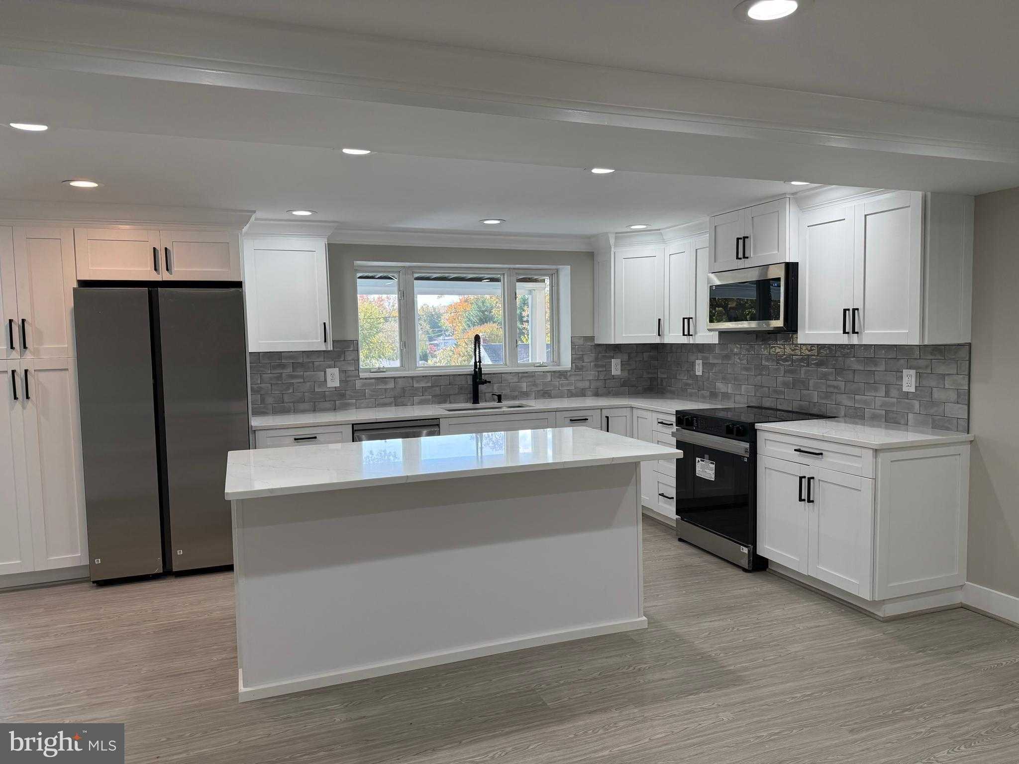 453 Walnut Dr photo 2