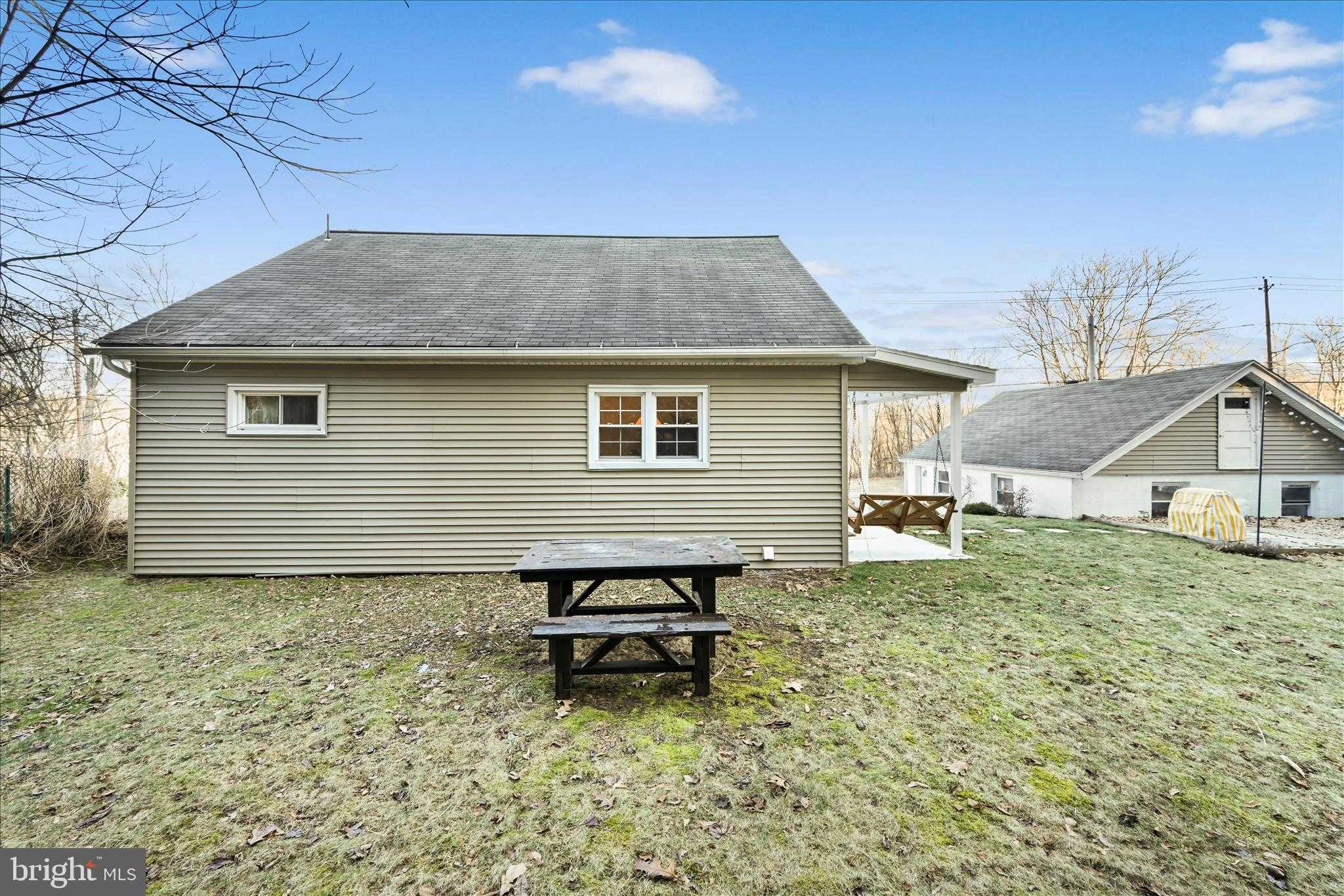 412 E Bacon St photo 23