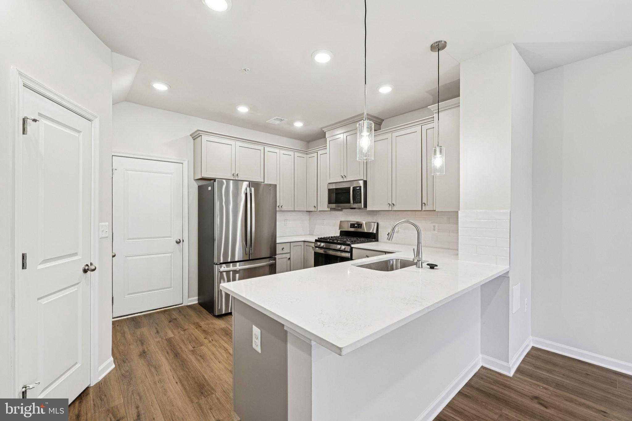 19566 Village Walk Dr photo 2