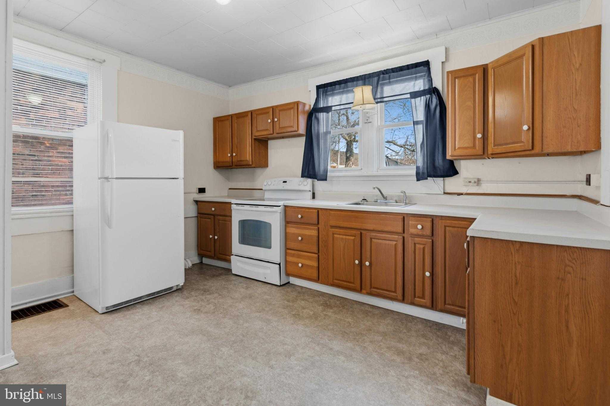 210 N Pennsylvania Ave photo 2