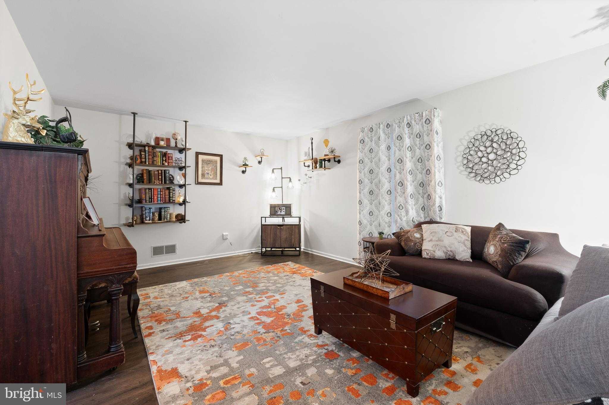 104 Sacramento Dr photo 5