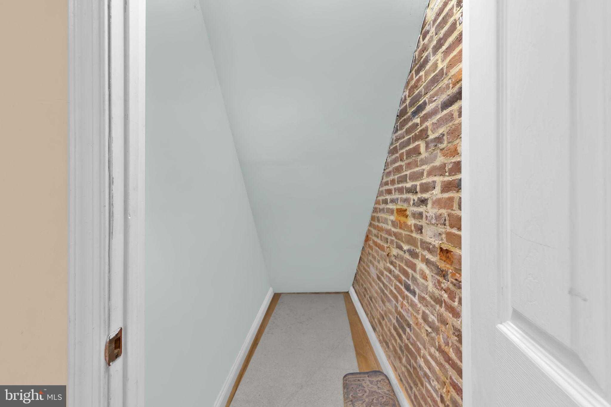 1447 William St photo 22