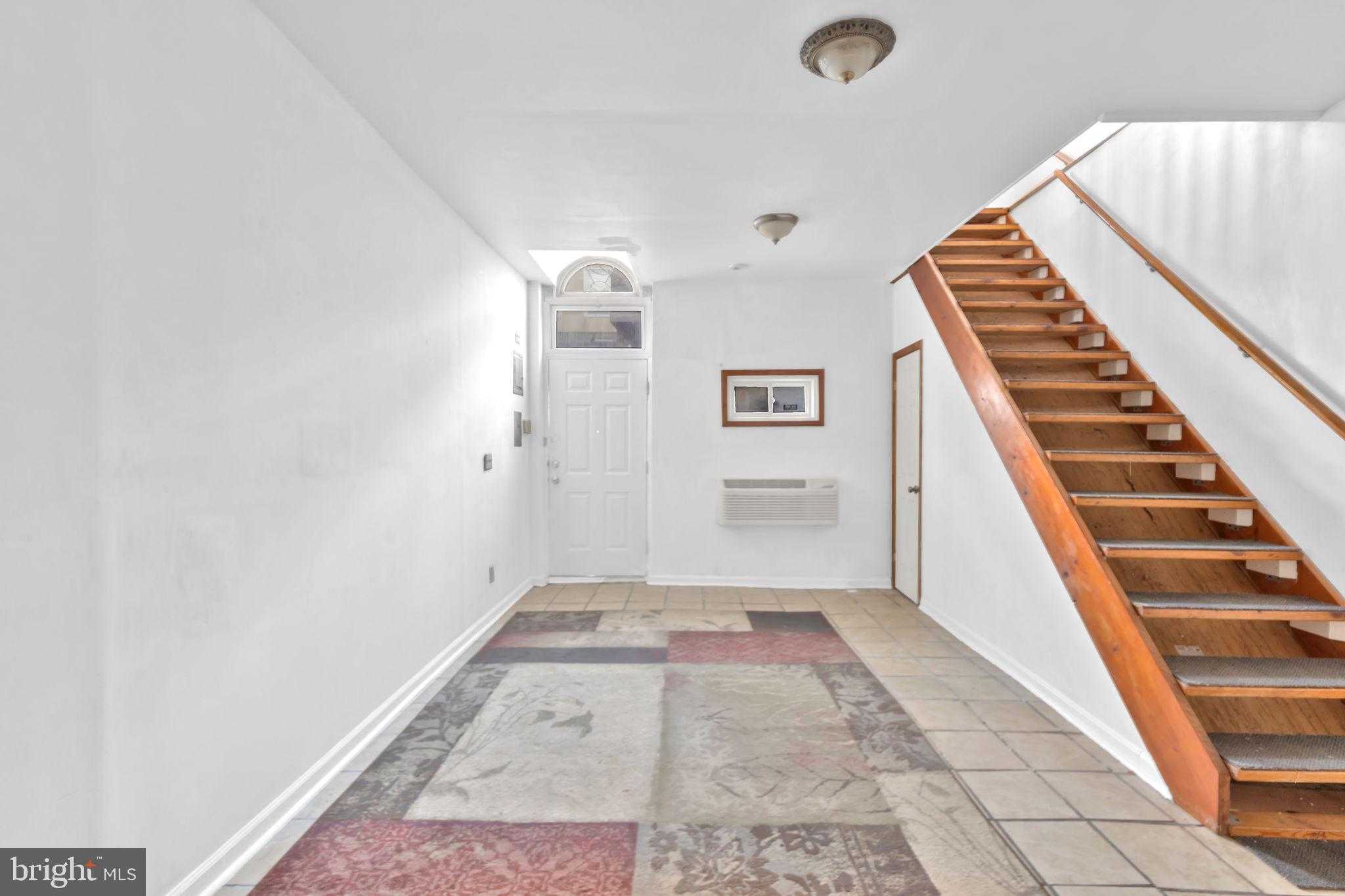 1447 William St photo 54