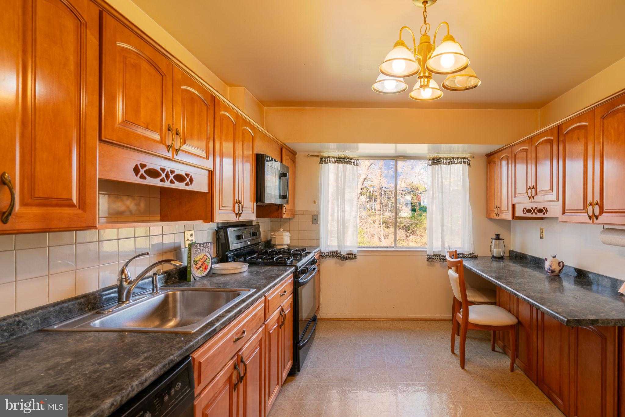 4709 Iris Pl photo 6