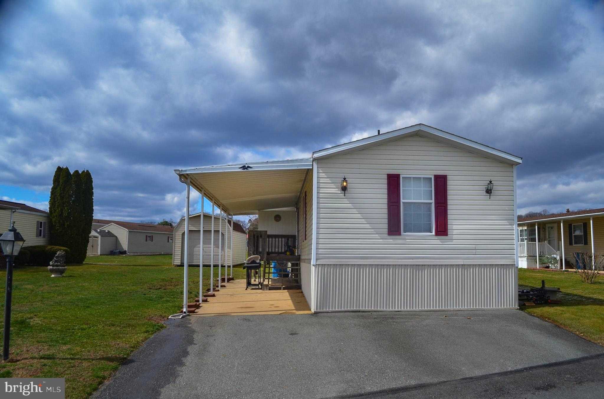 252 James Way photo 3