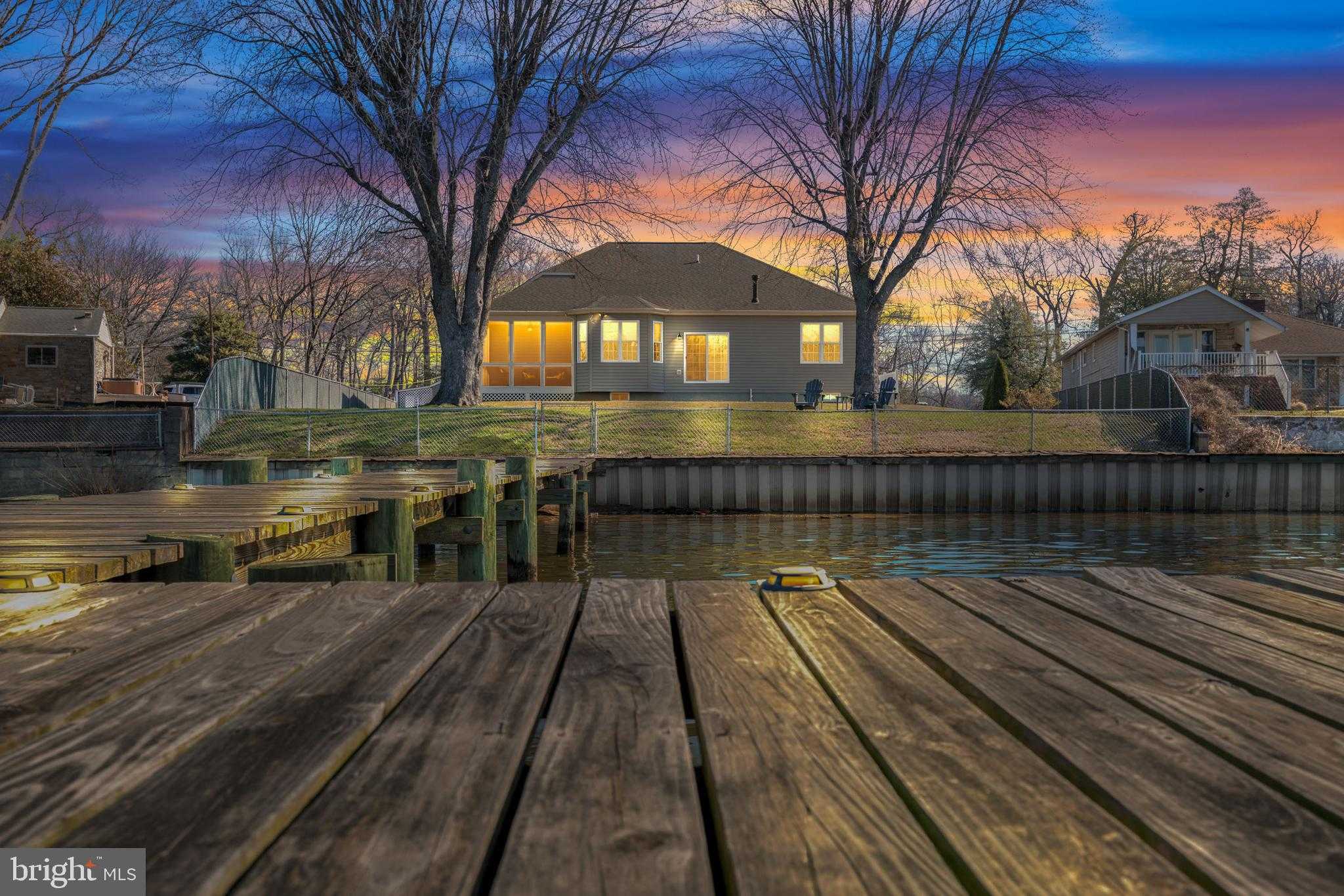 712 Riverside Dr photo 3