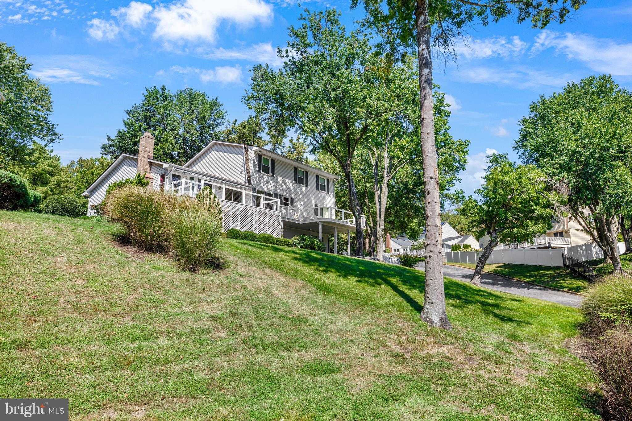 253 Milthorn CT photo 4