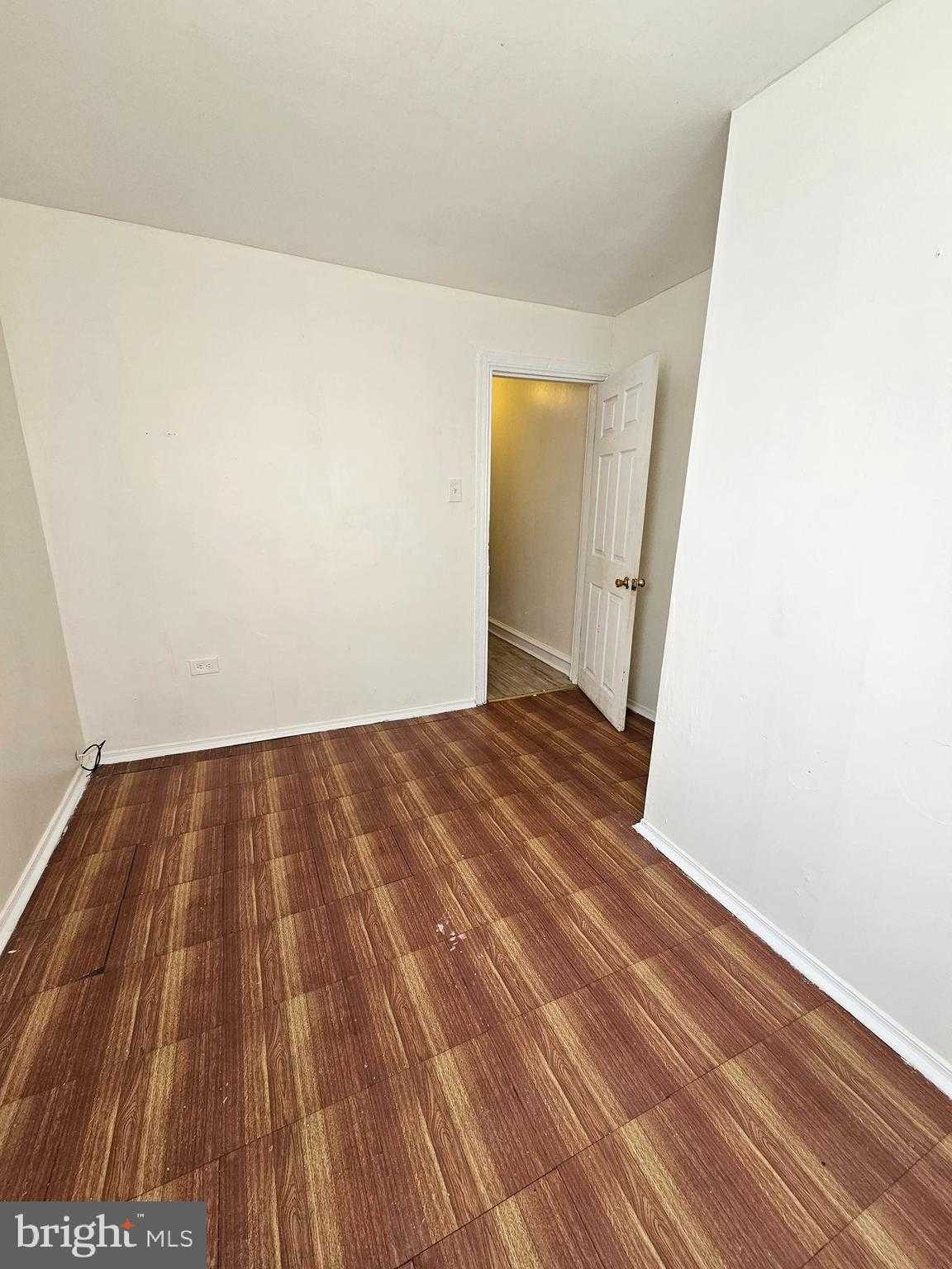 621 W Tioga St photo 6