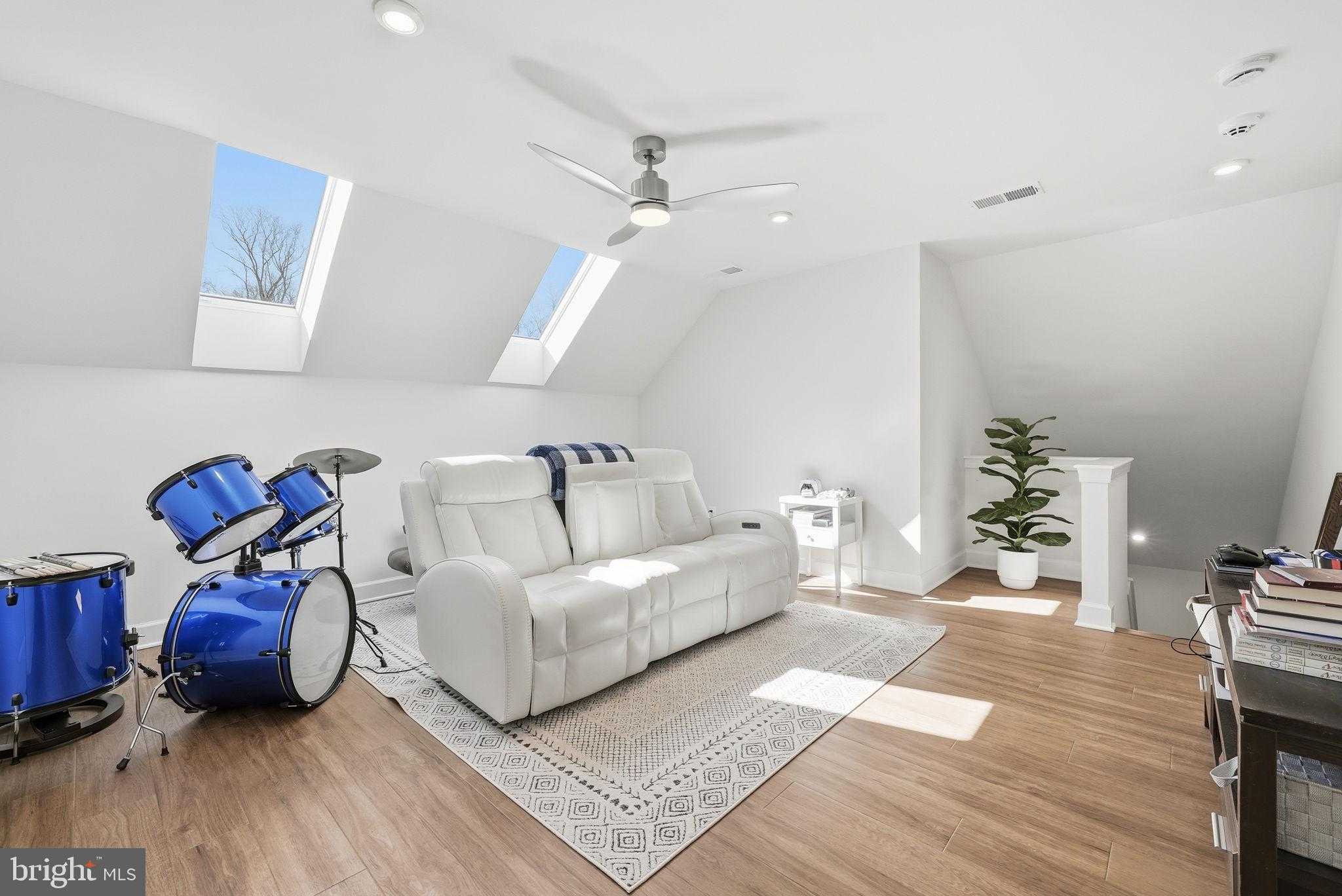 43059 Greeley Sq photo 36