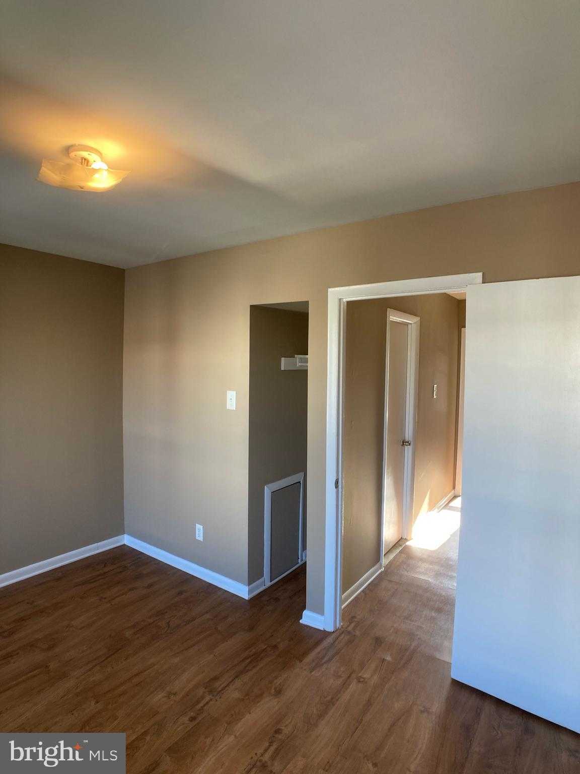 652 N Sickels St photo 18