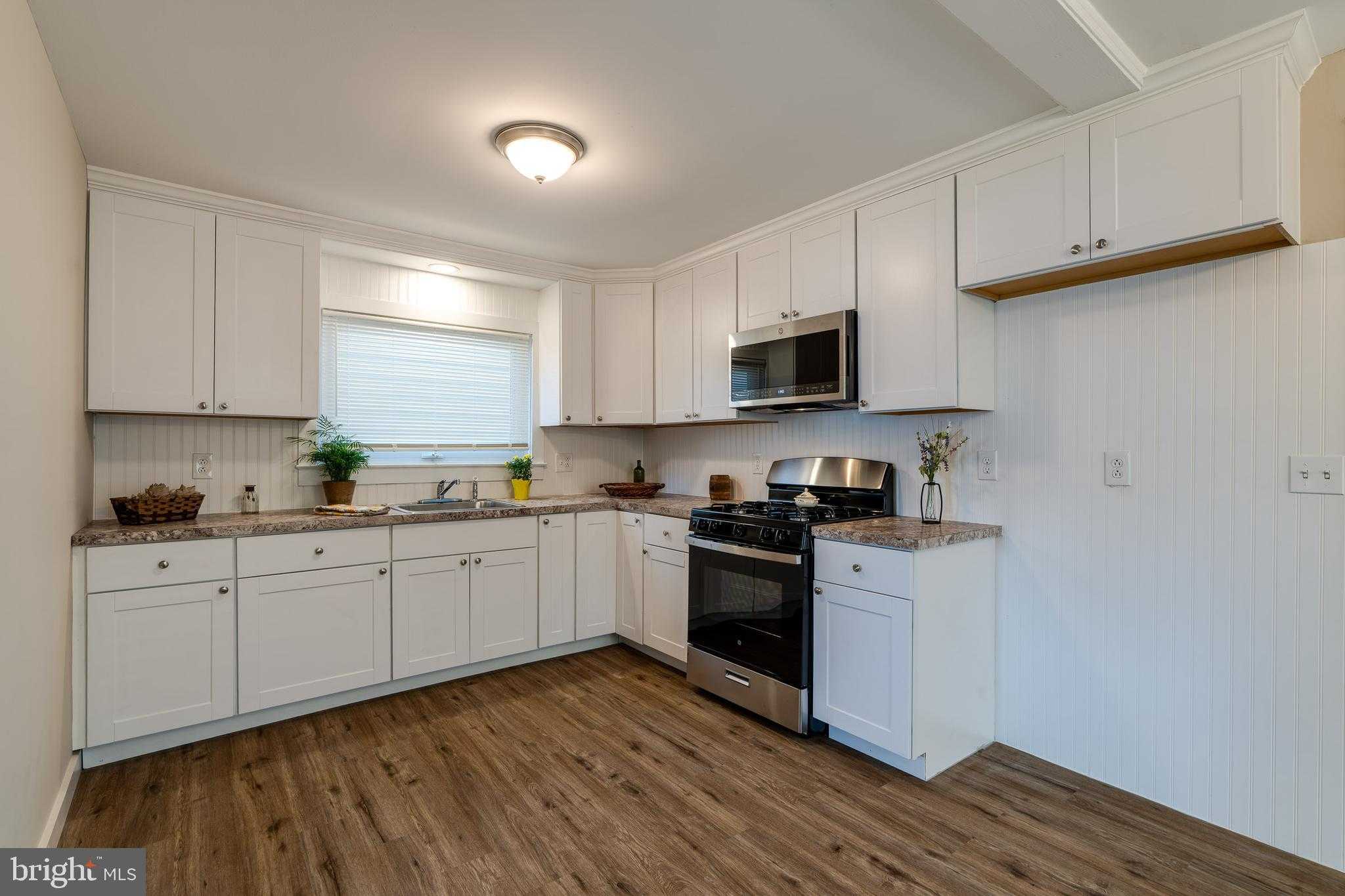 309 S Cherry St photo 14