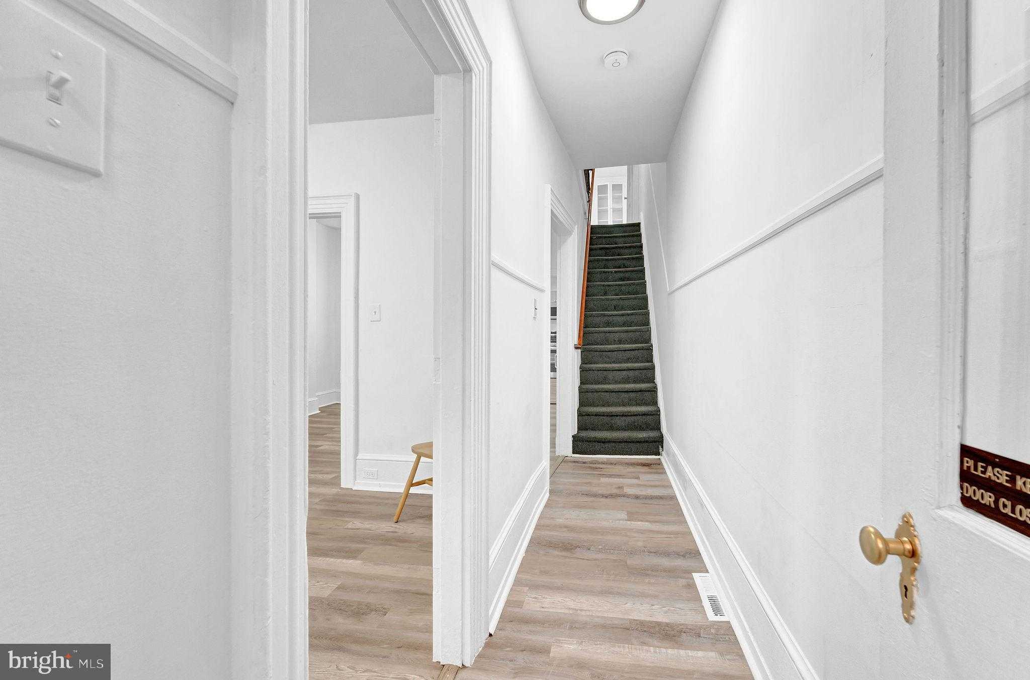 28 W Airy St photo 4