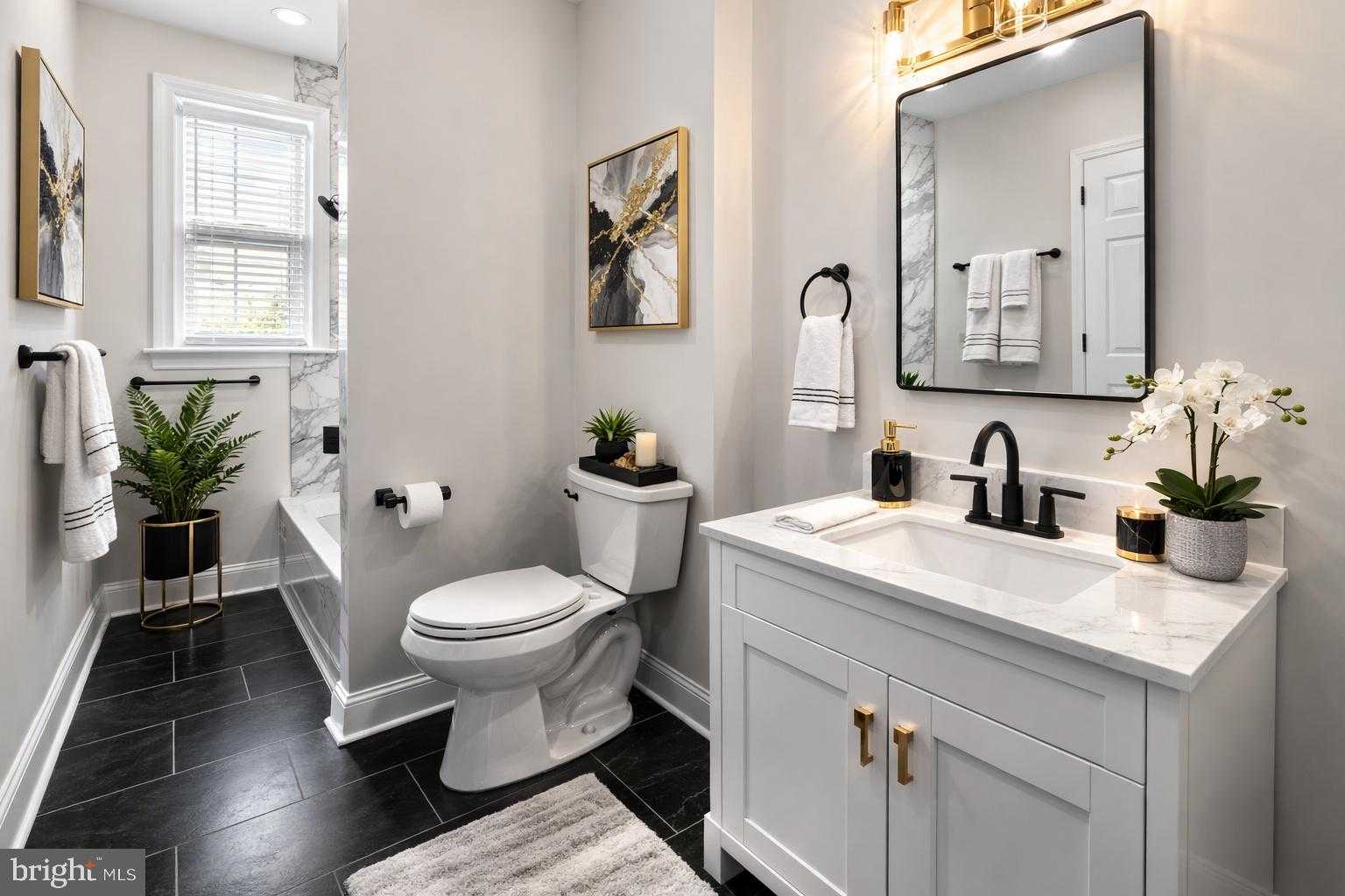 1724 E 25th St photo 3