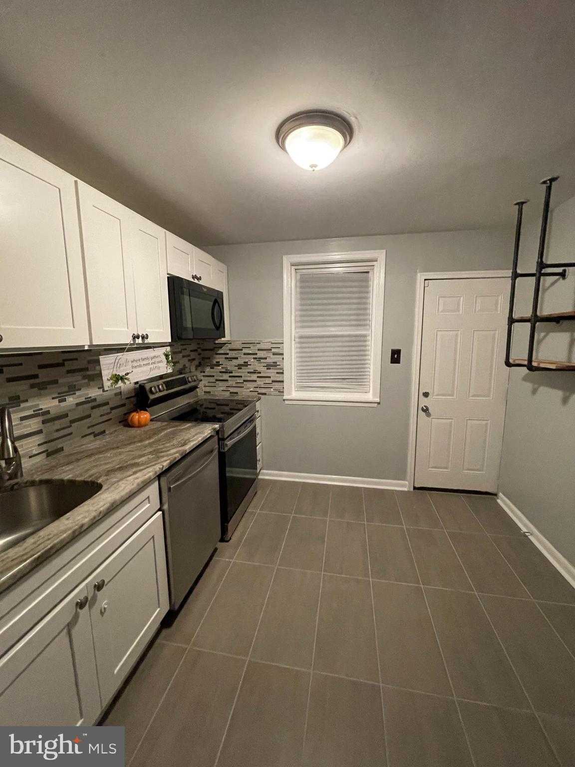 1922 Page St photo 8