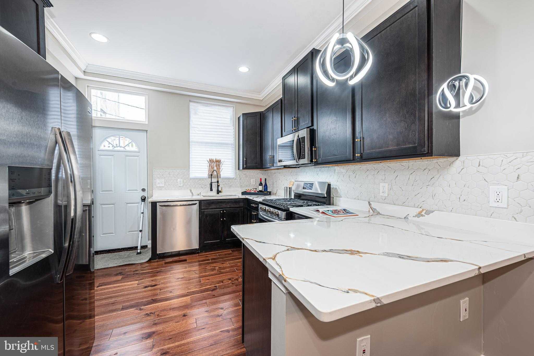 1068 W Fayette St photo 10