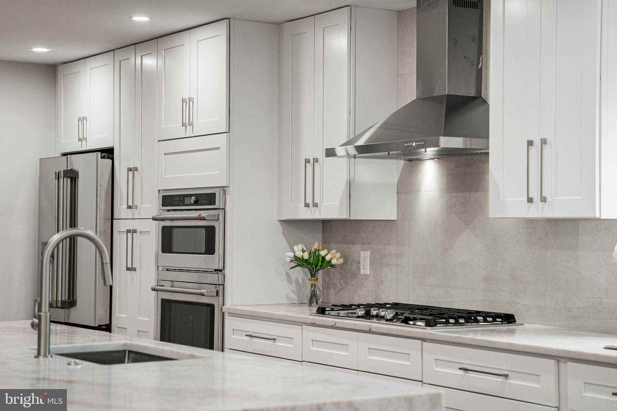 437 Glyndon St NE photo 23