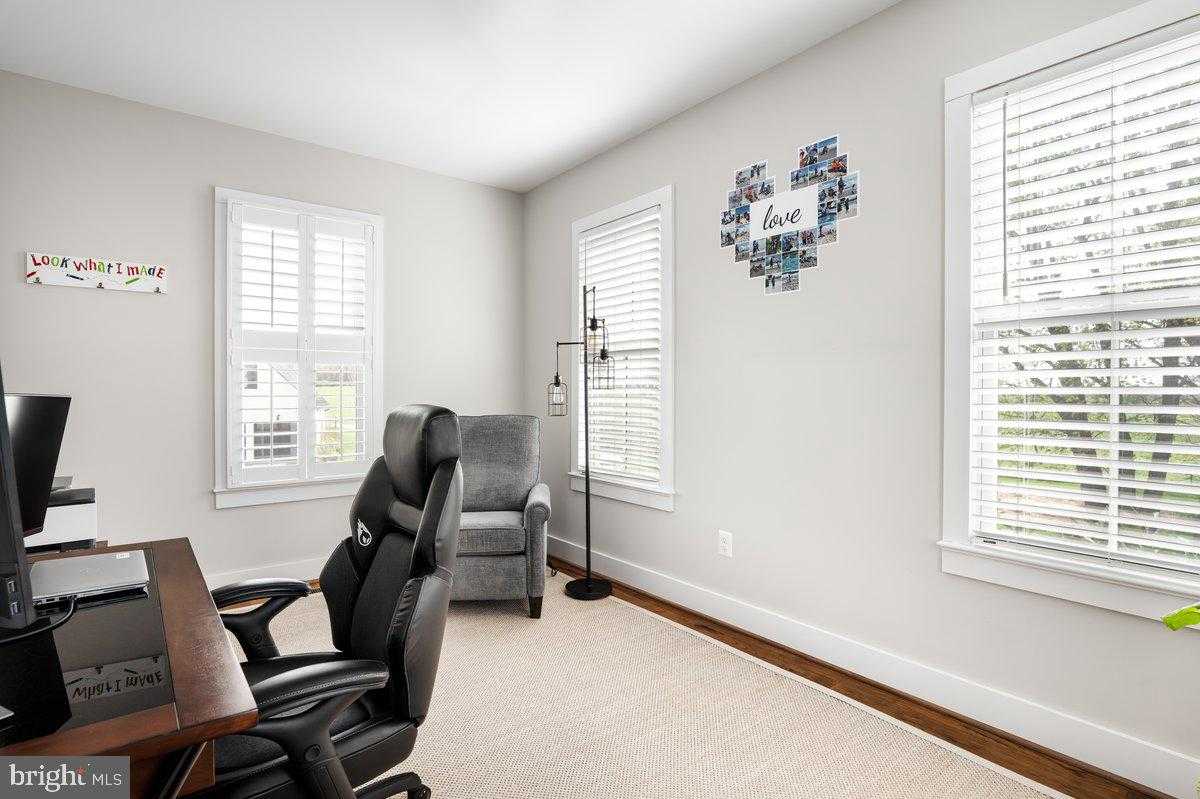 38165 Cobbett Ln photo 22