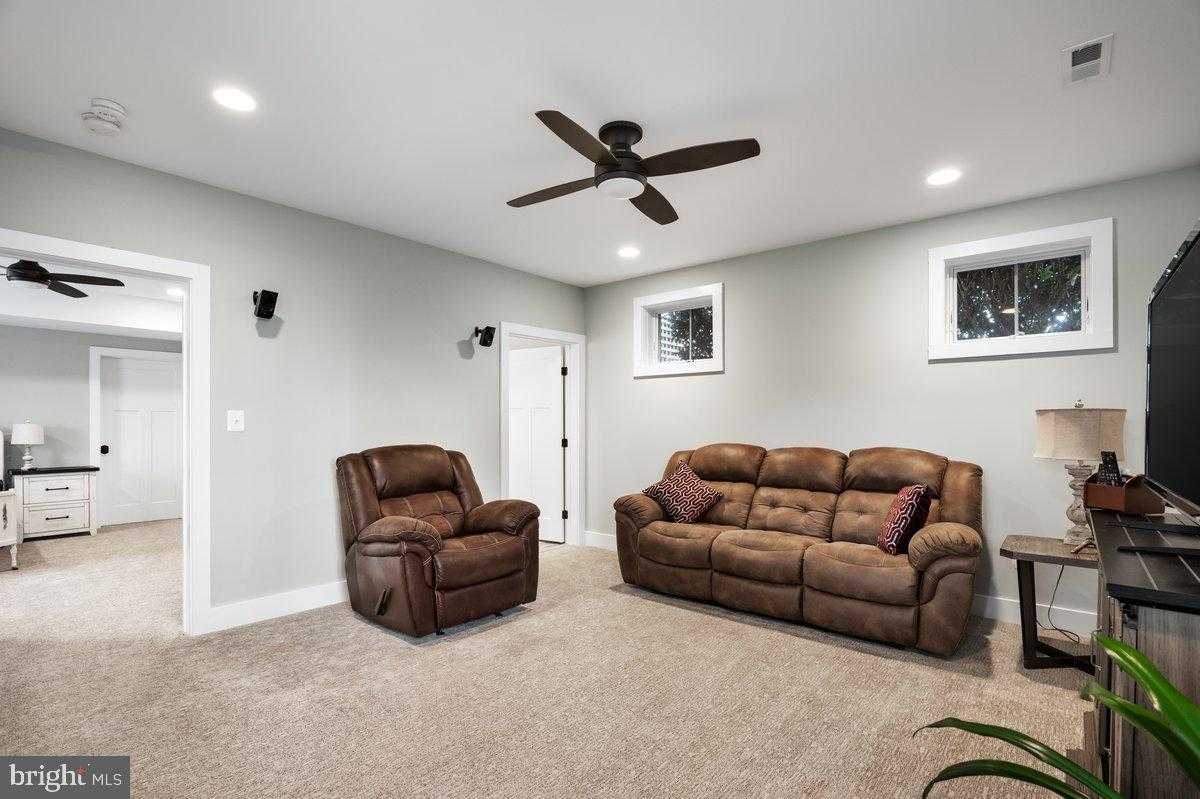 38165 Cobbett Ln photo 35