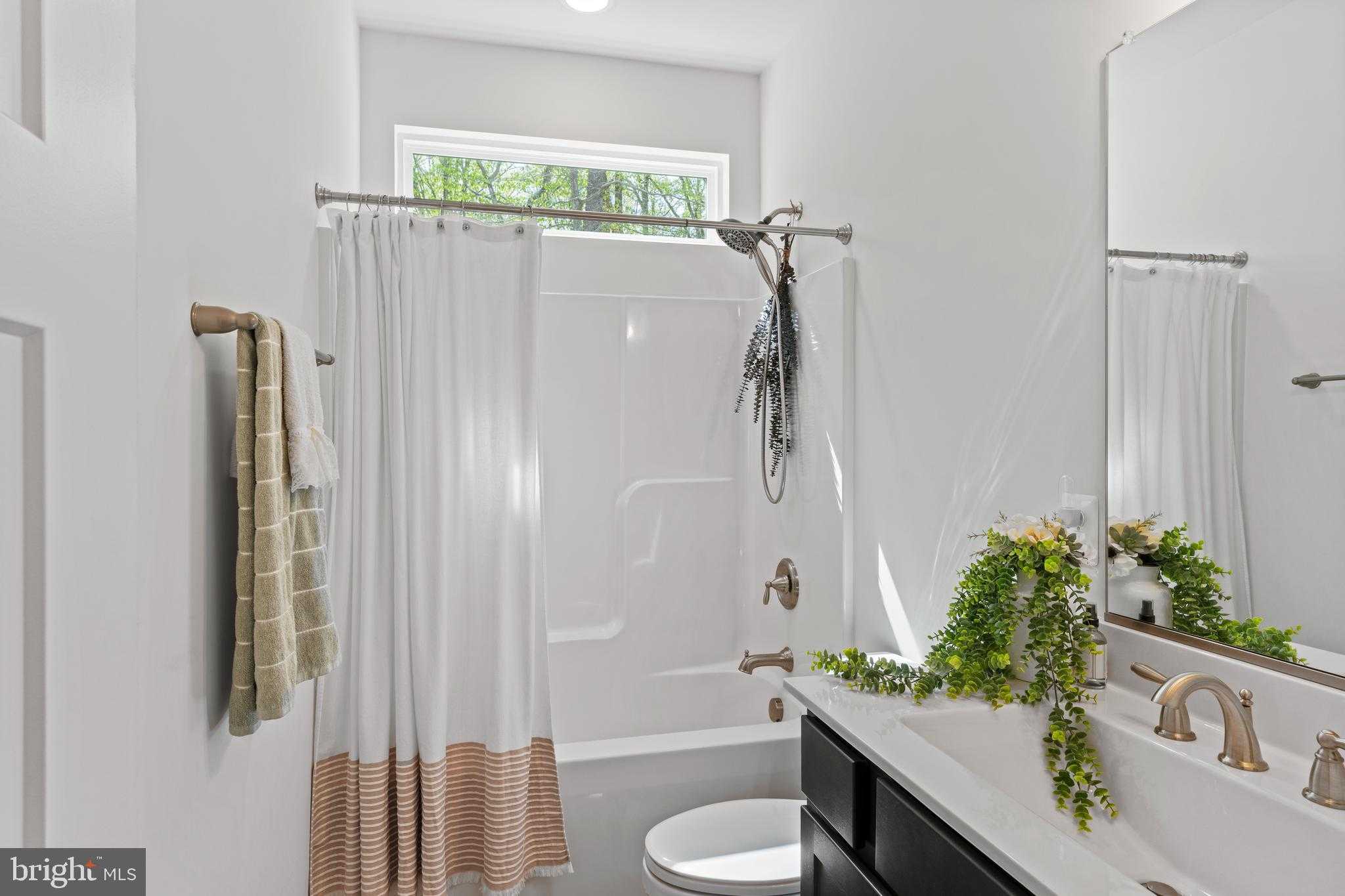 7021 Compass CT photo 18