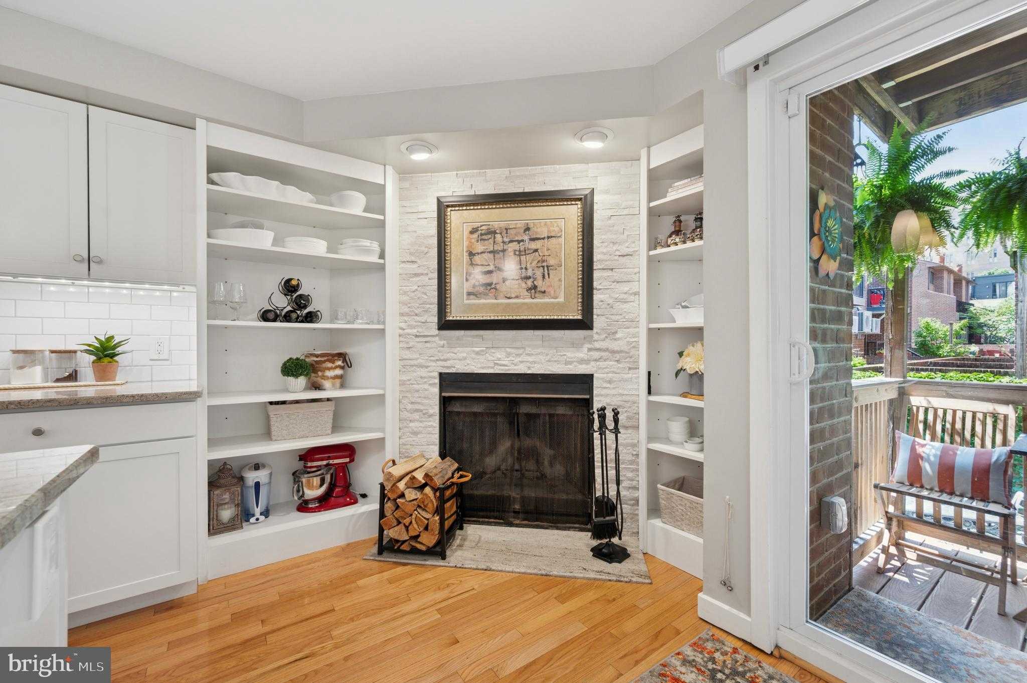 238 S 9th St photo 16