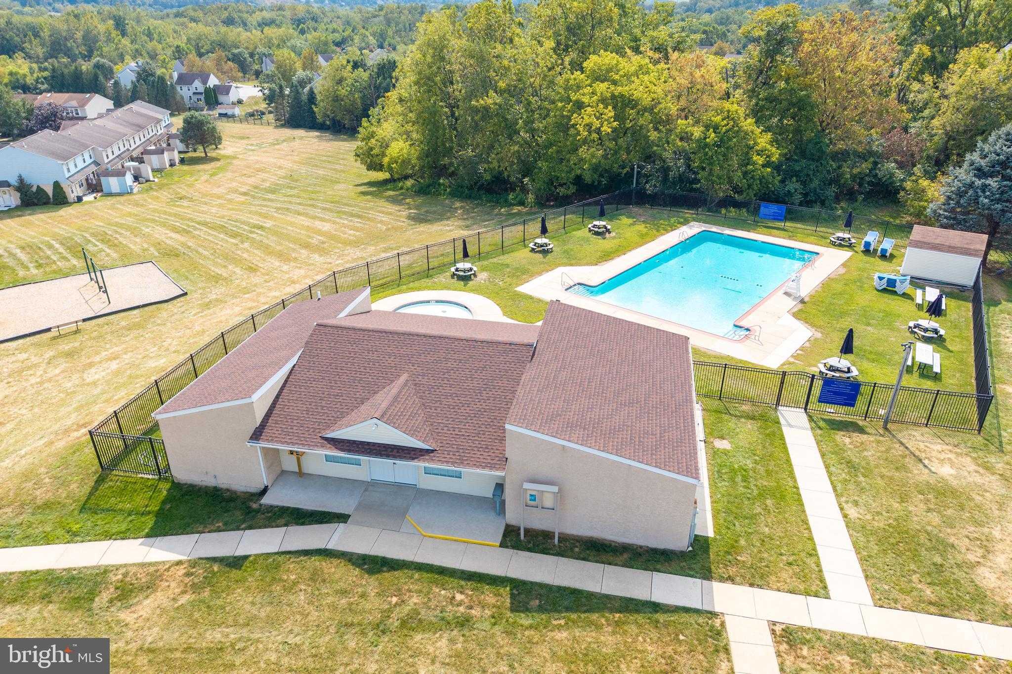 350 Carlyn CT photo 31