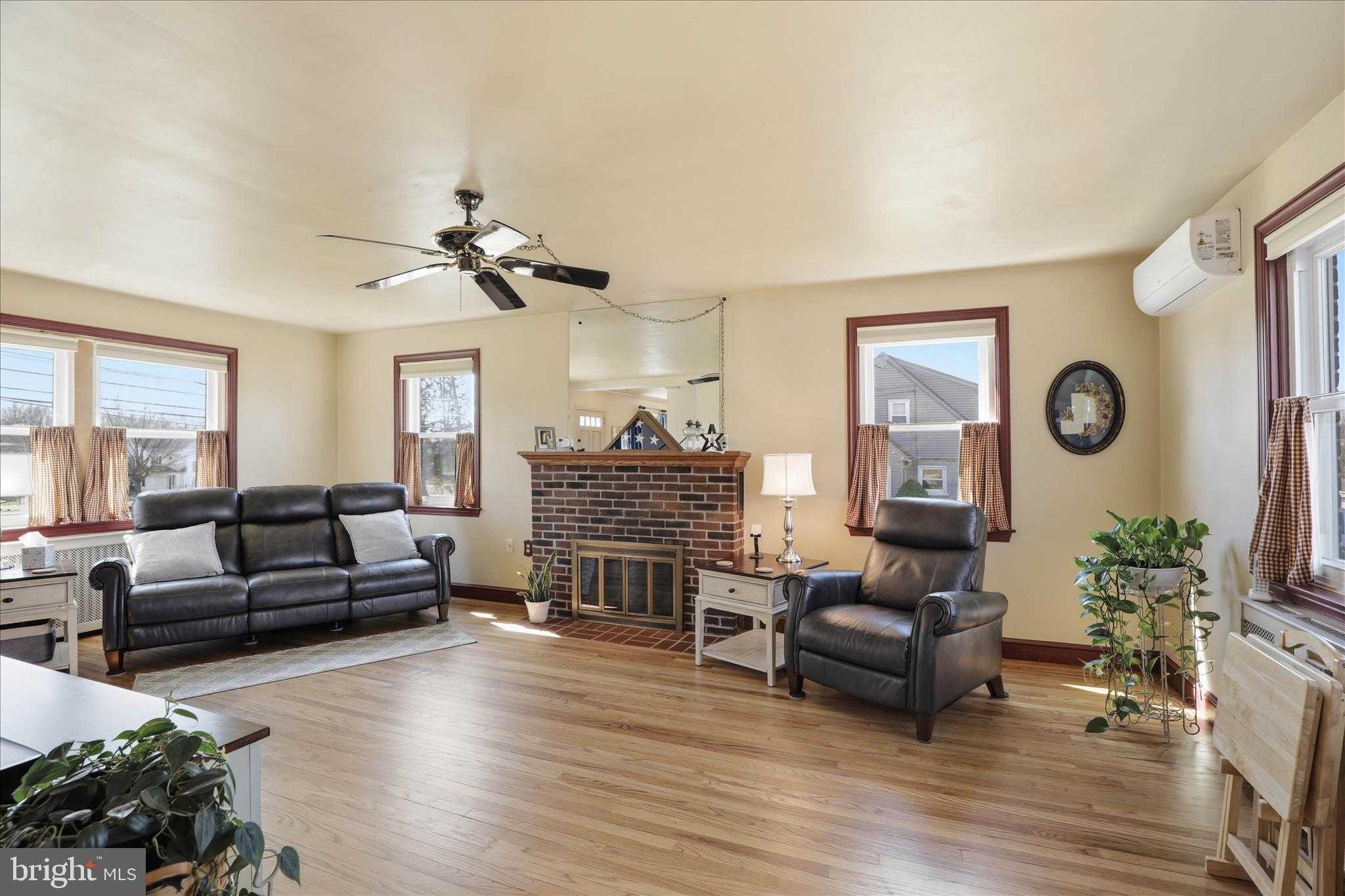 477 W Main St photo 12