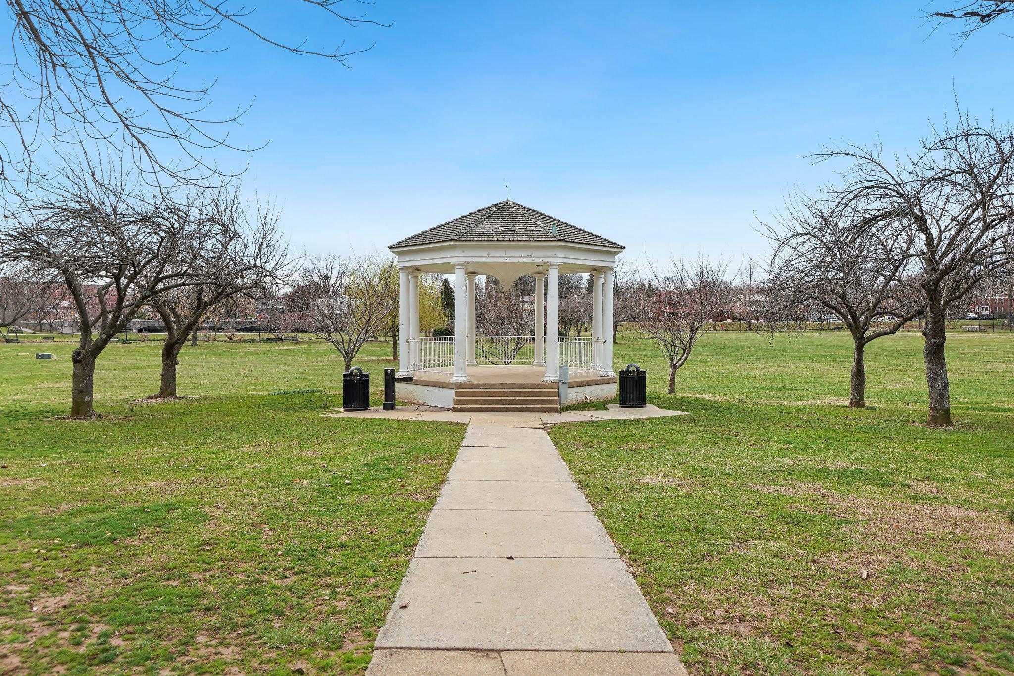 121 W Church St photo 85