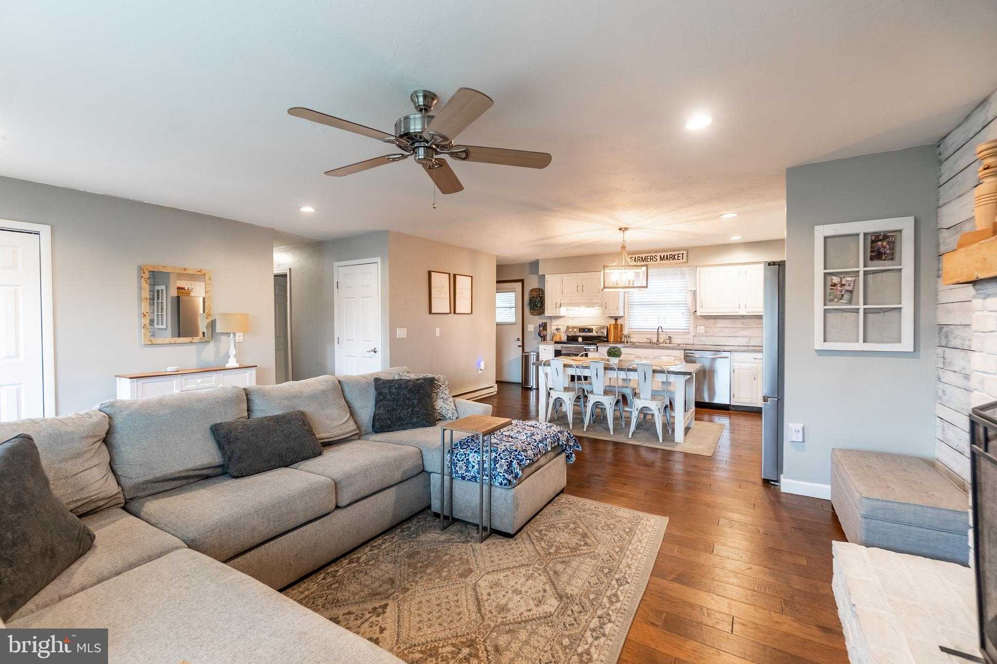 717 E Walnut St photo 5