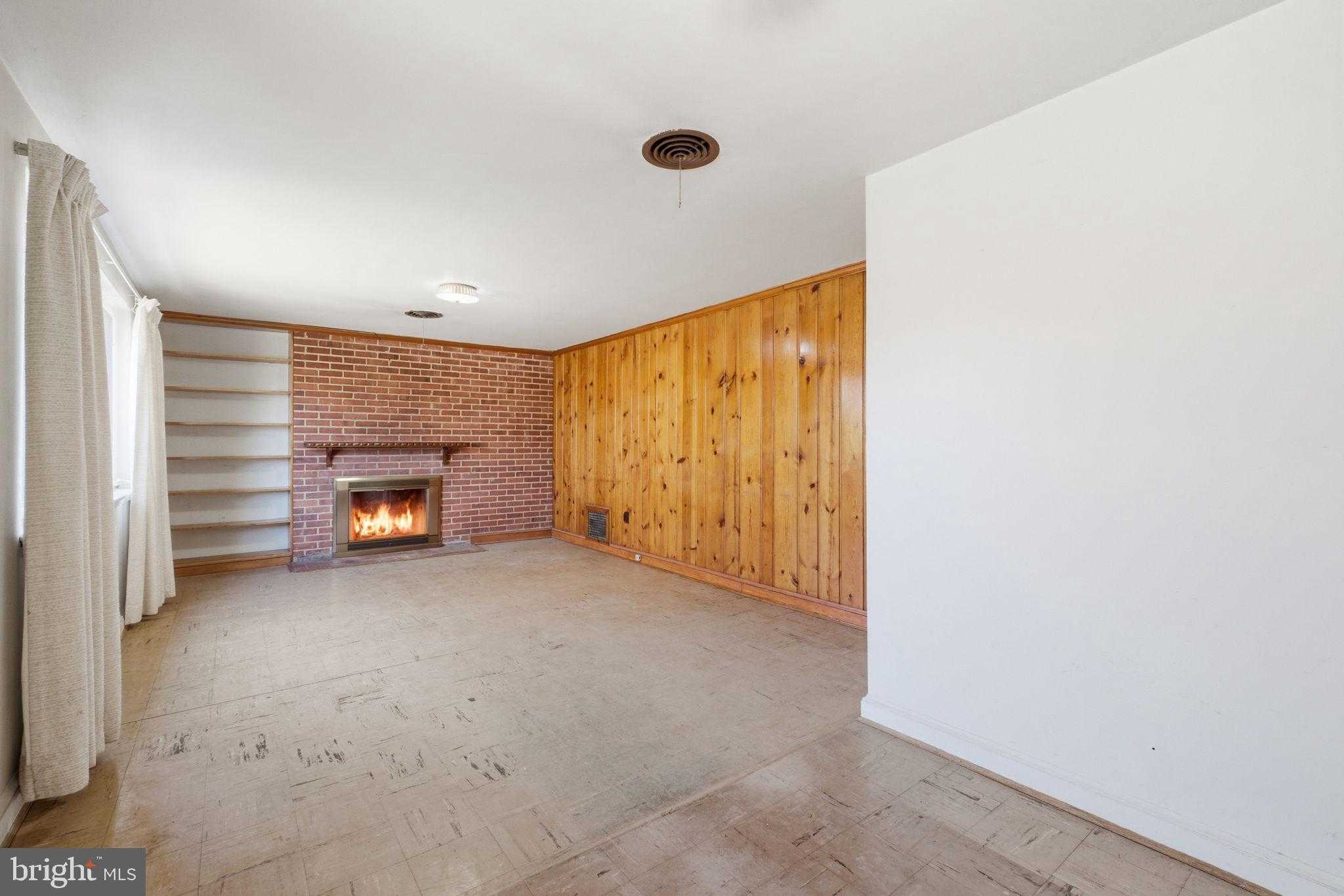 3806 Howard St photo 3